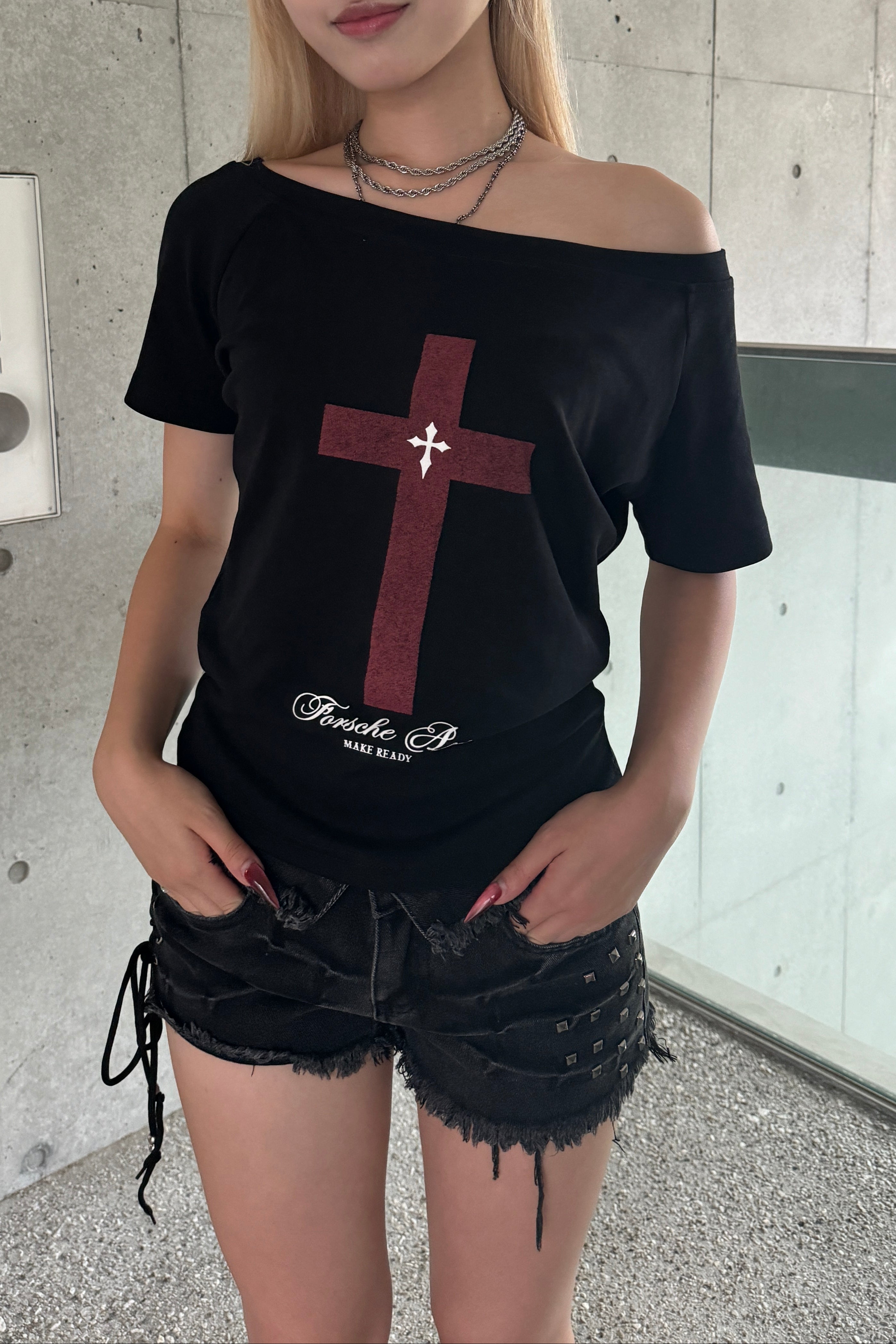 cross in blood off-shoulder KSG20901
