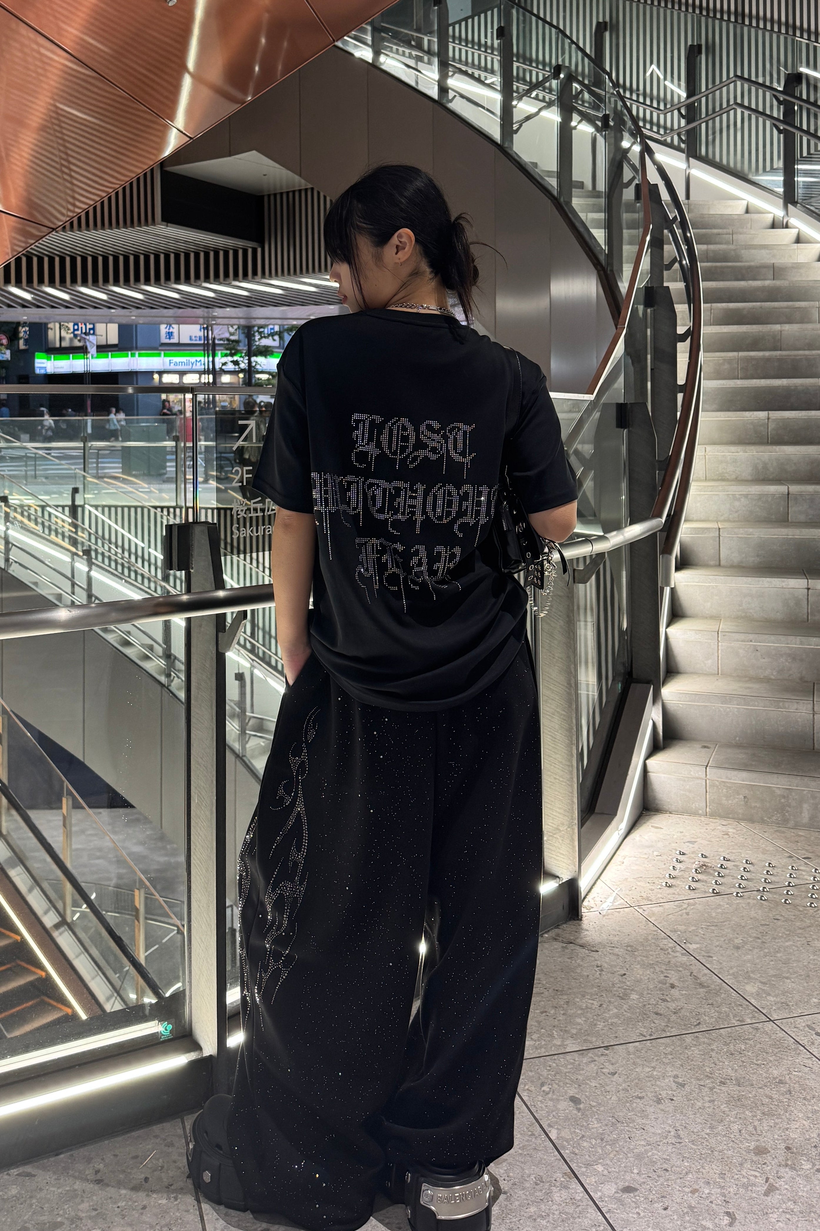 バックレタリングビジューTシャツ KSG21293