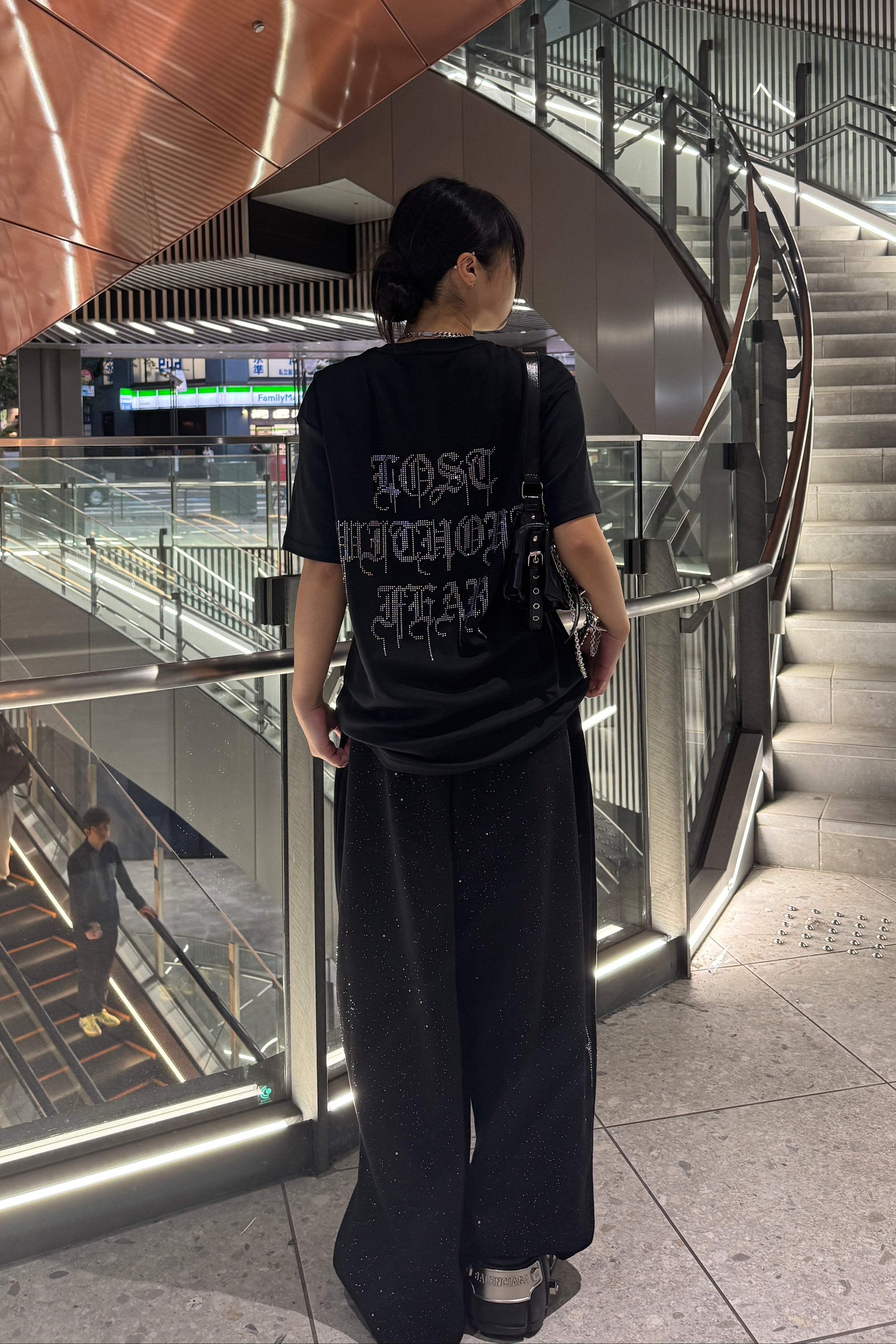 バックレタリングビジューTシャツ KSG21293