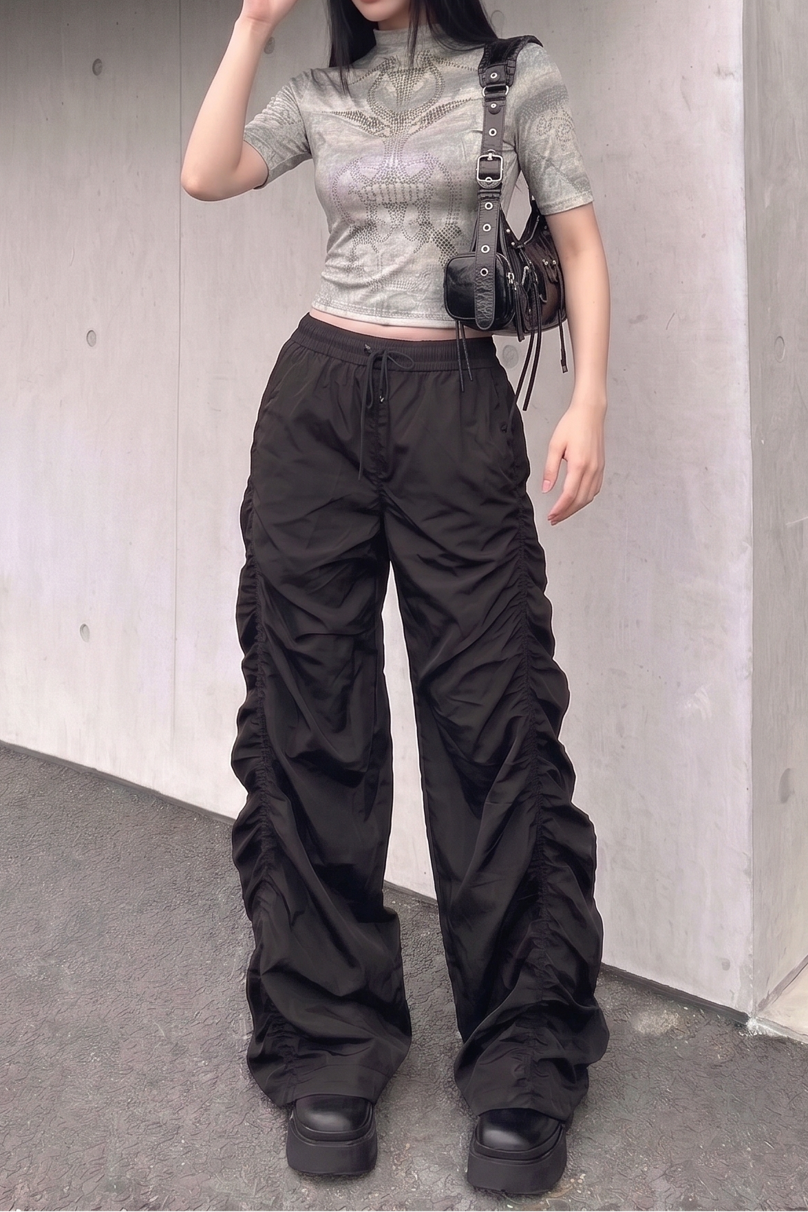 グラフィックトライバルスタッズTシャツ KSG21345