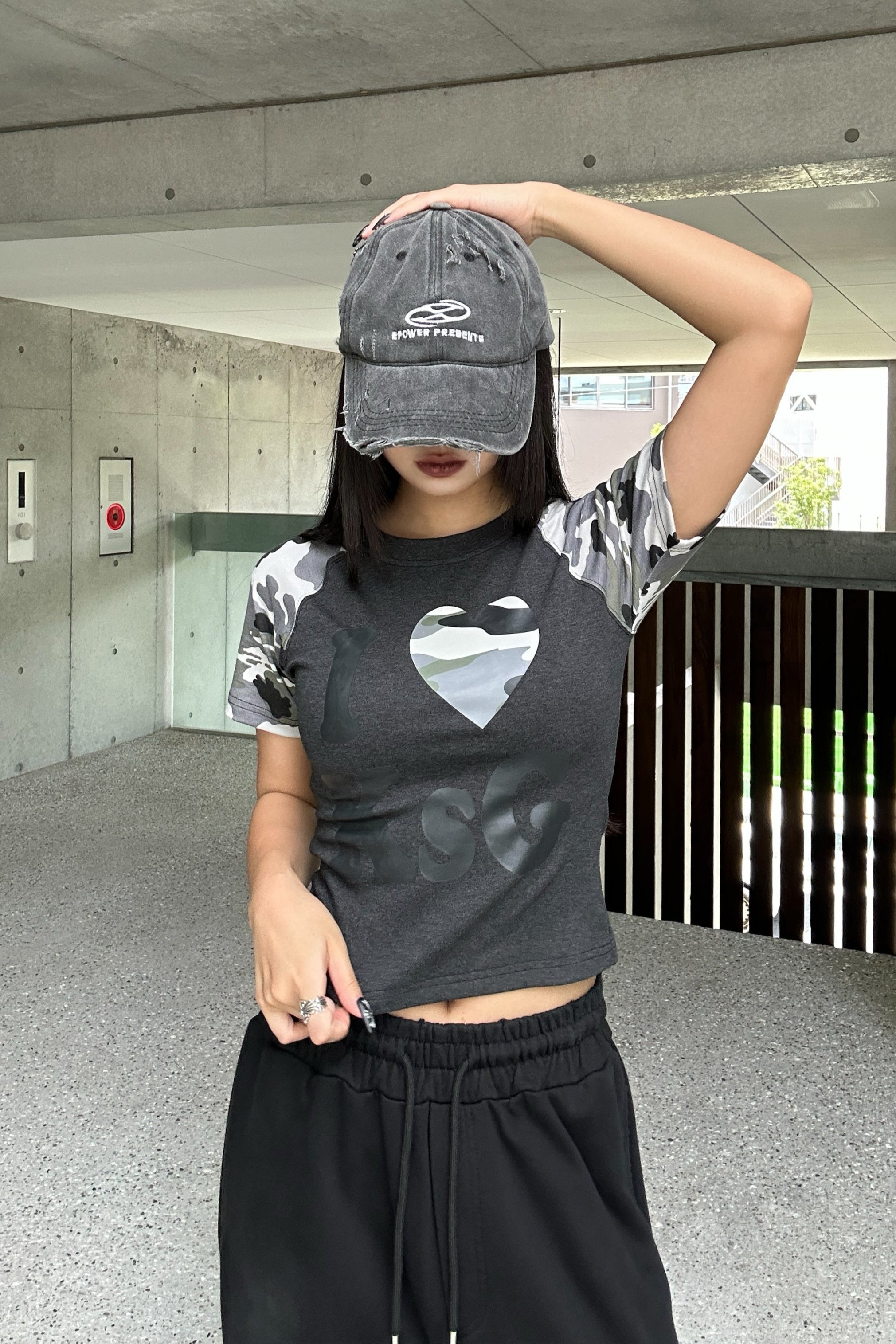 カモフラージュLOVEクロップドTシャツ KSG20930