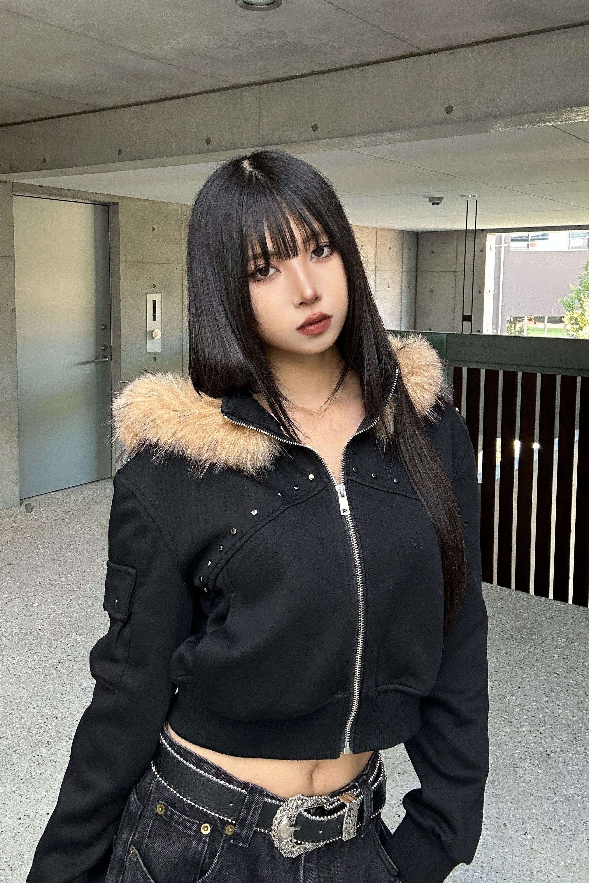 ラウンドスタッズクロップドファーパーカー KSG21154