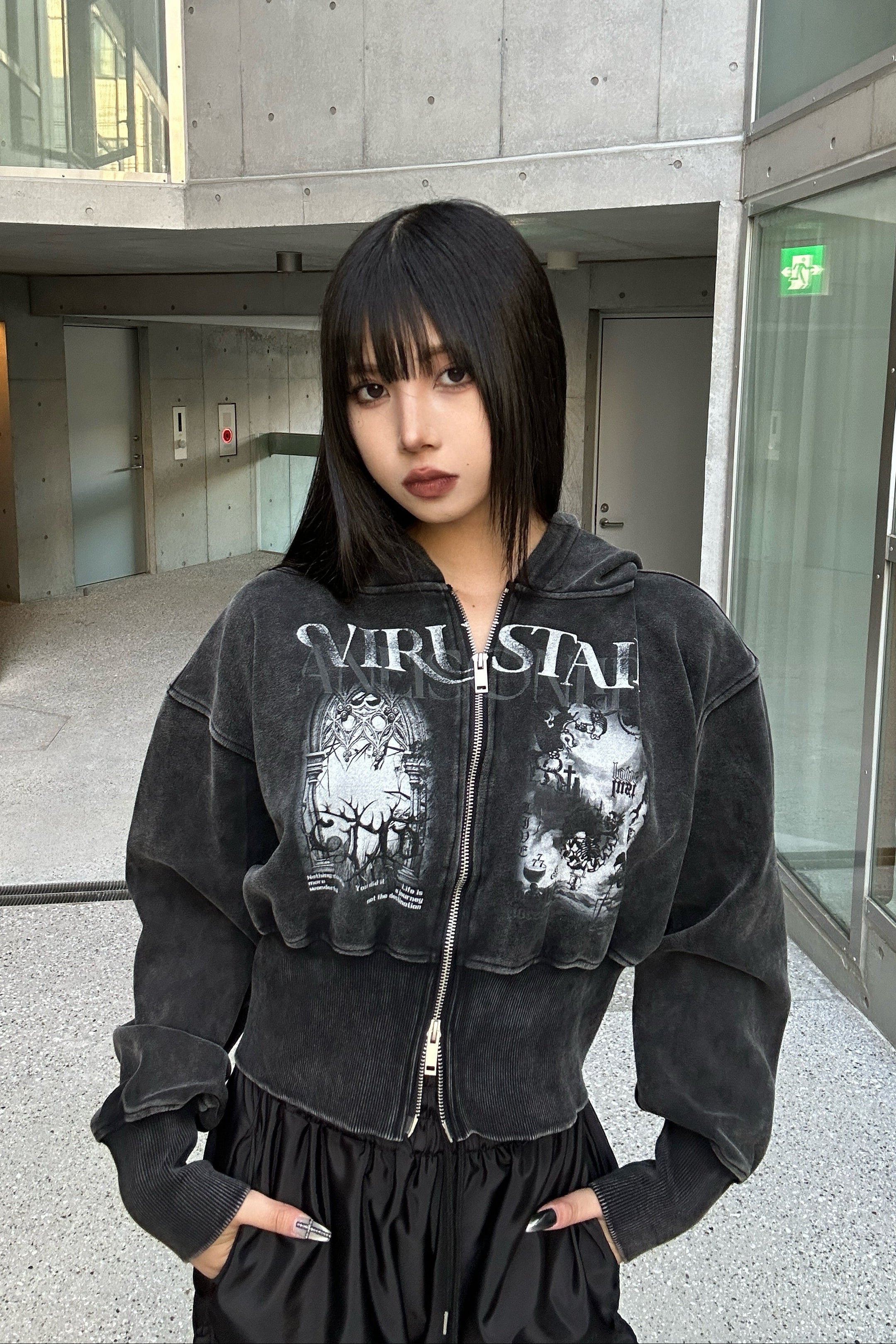 ヴィンテージグラフィッククロップドパーカー KSG21155