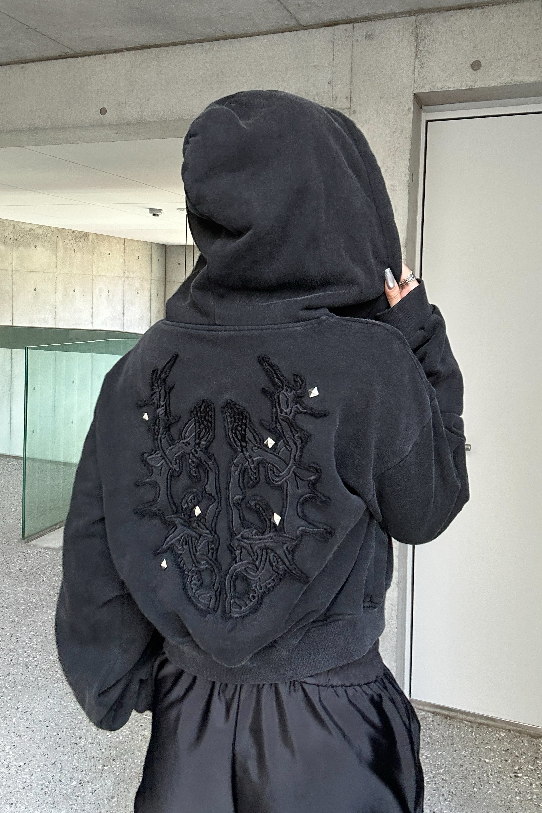 トライバルロゴスタッズパーカー KSG20936