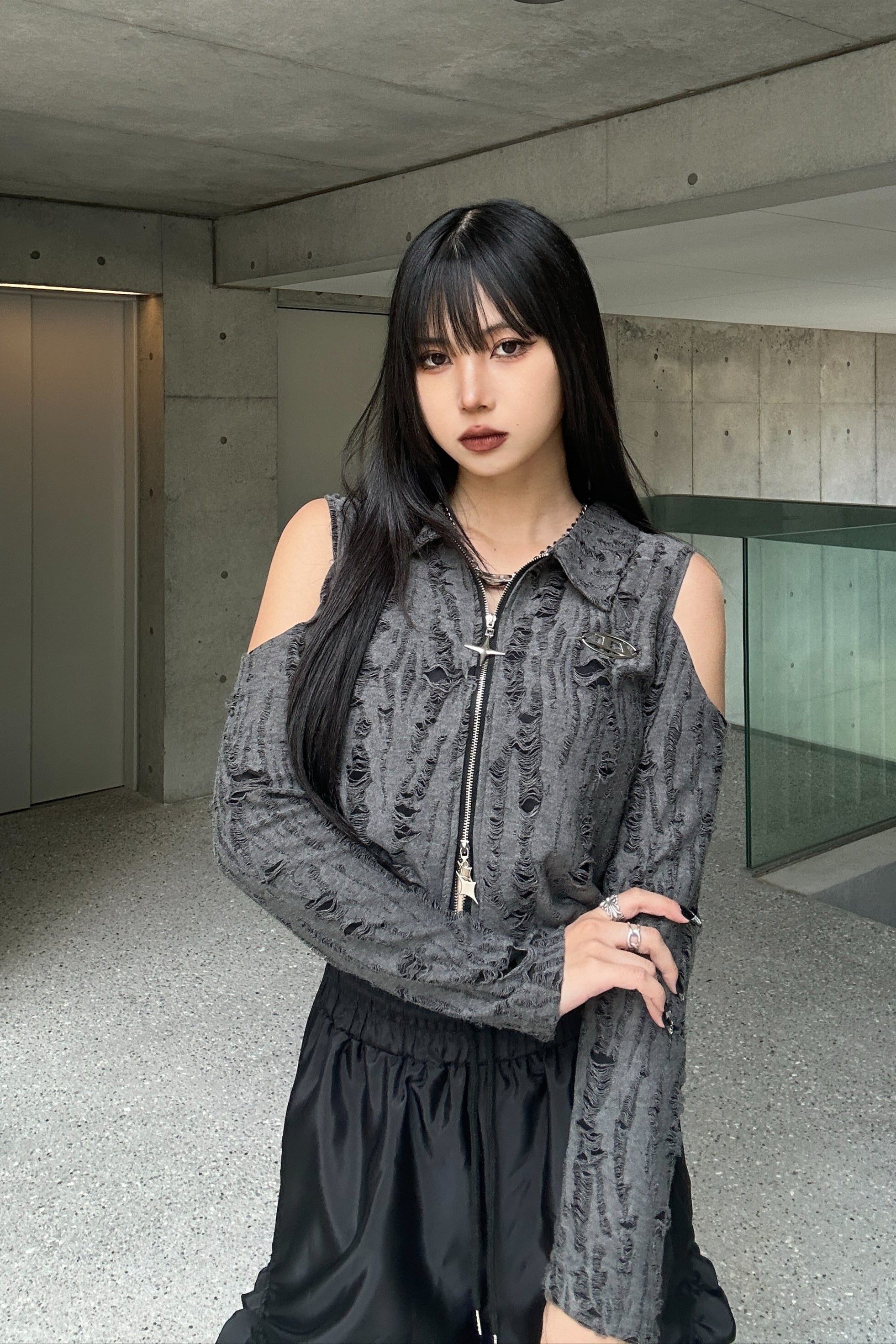 damage cold shoulder cropped tops KSG20793