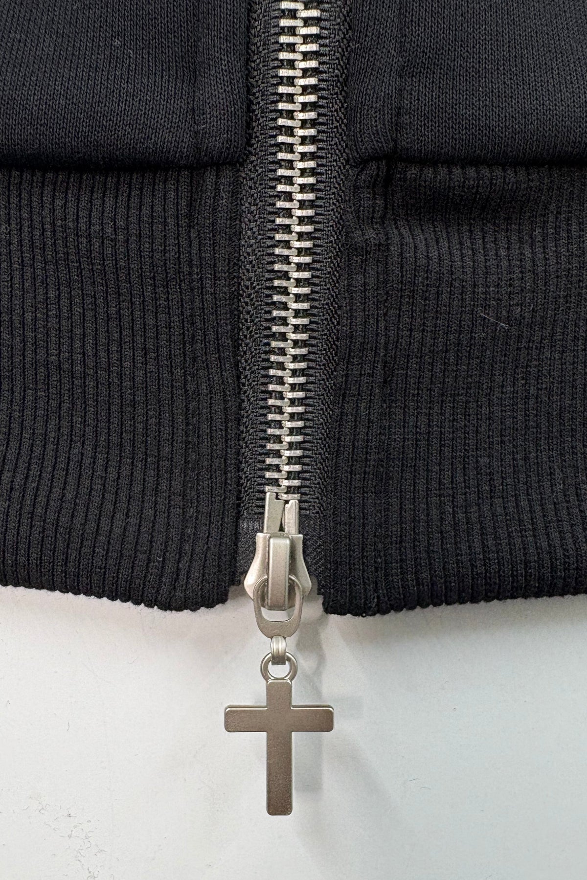 スタッズジップクロップドパーカー KSG21399