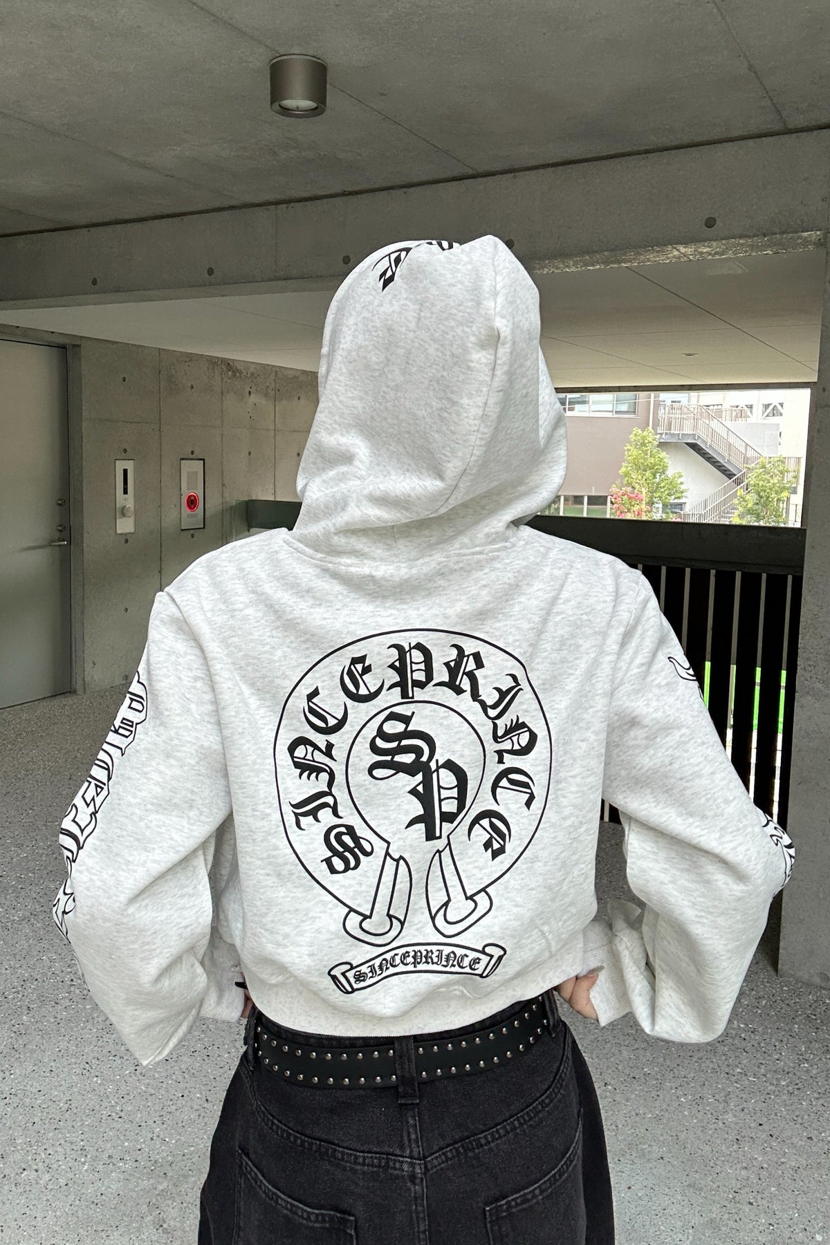 Arch Design Lettering Cropped Hoodie KSG21041