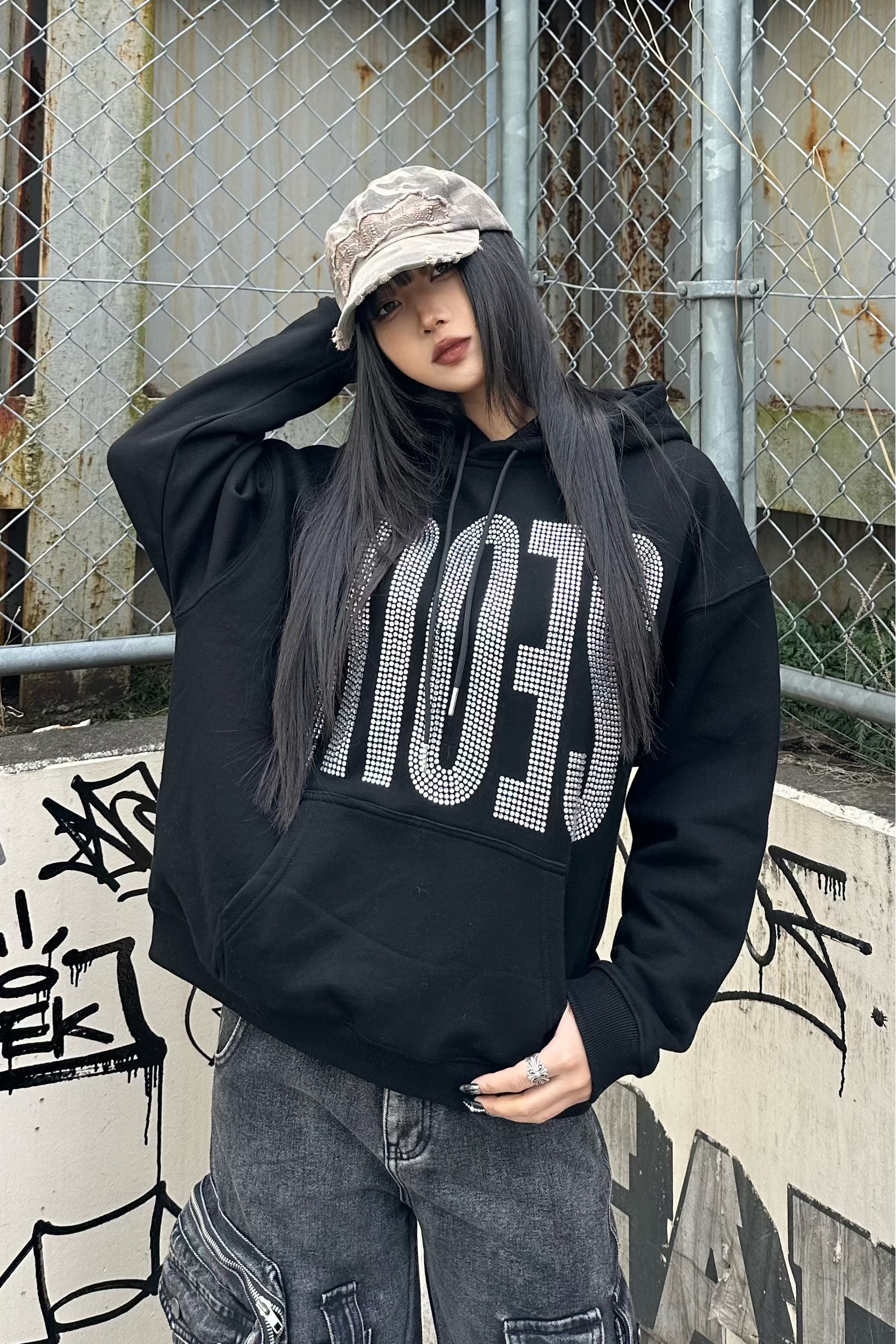 ビッグロゴラインストーンパーカー KSG21183