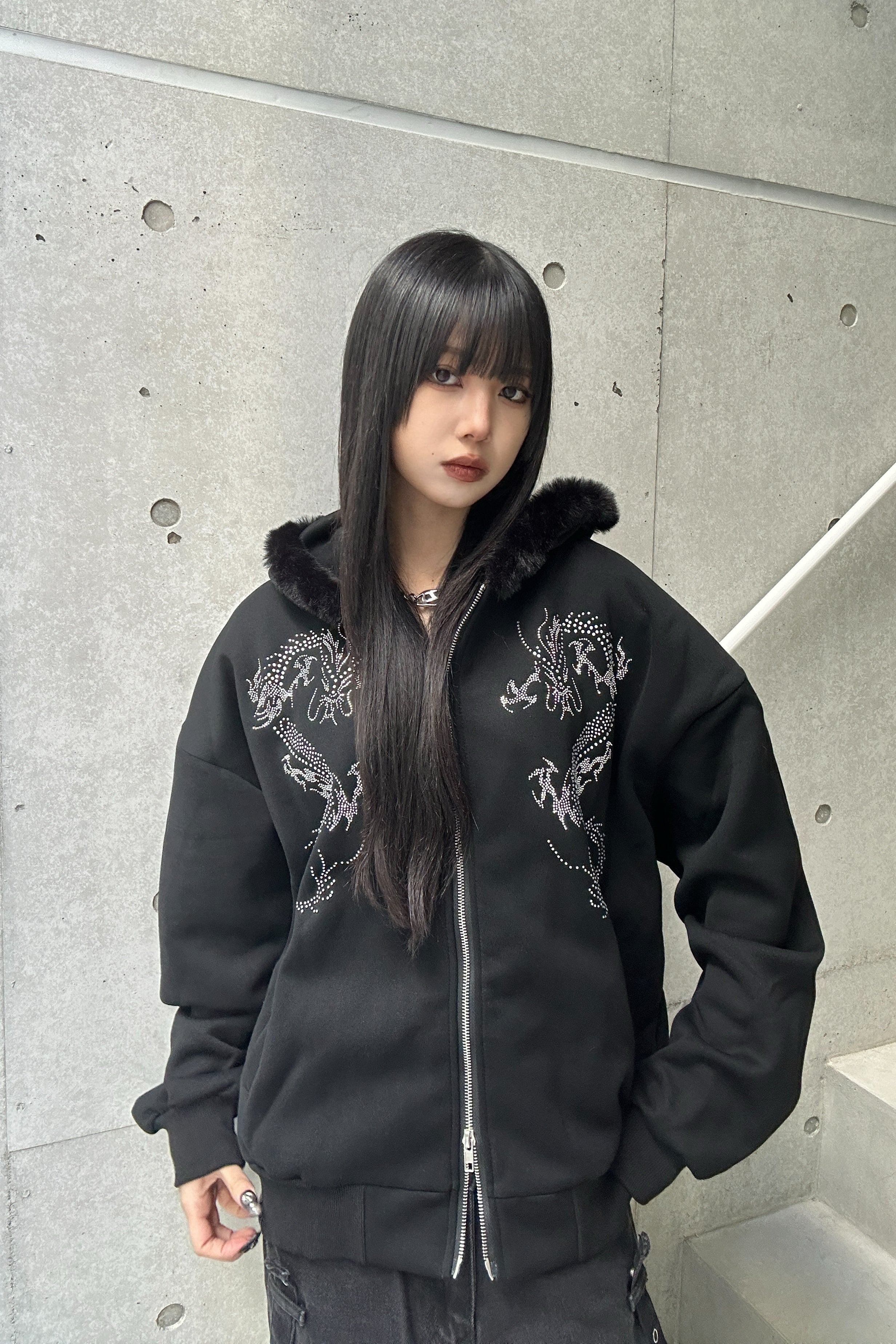 オーバーサイズドラゴンラメファーフーディー KSG20739