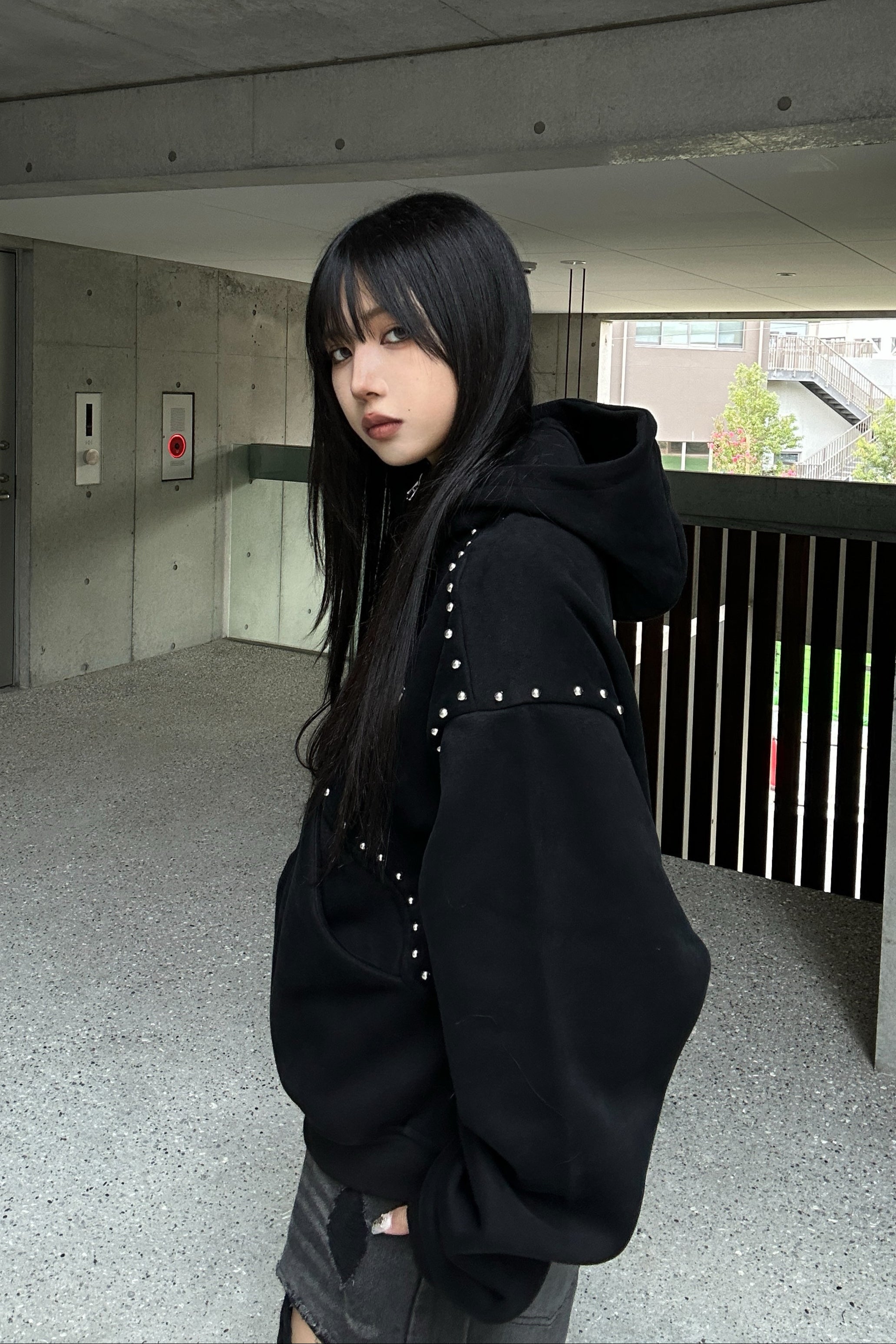 Studs Line Zip Hoodie KSG21043