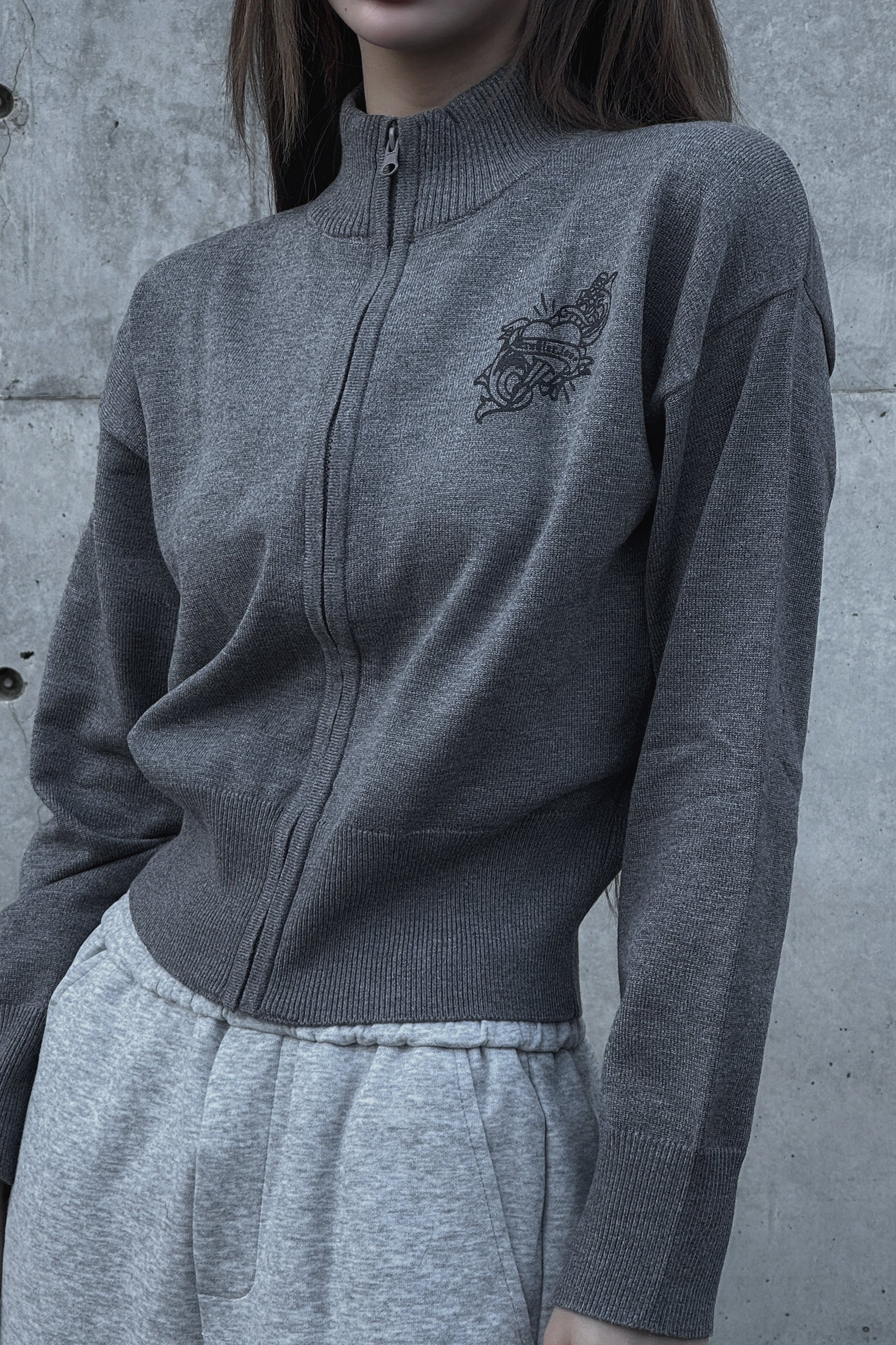 バックレタリングクロップドジップニット KSG21151