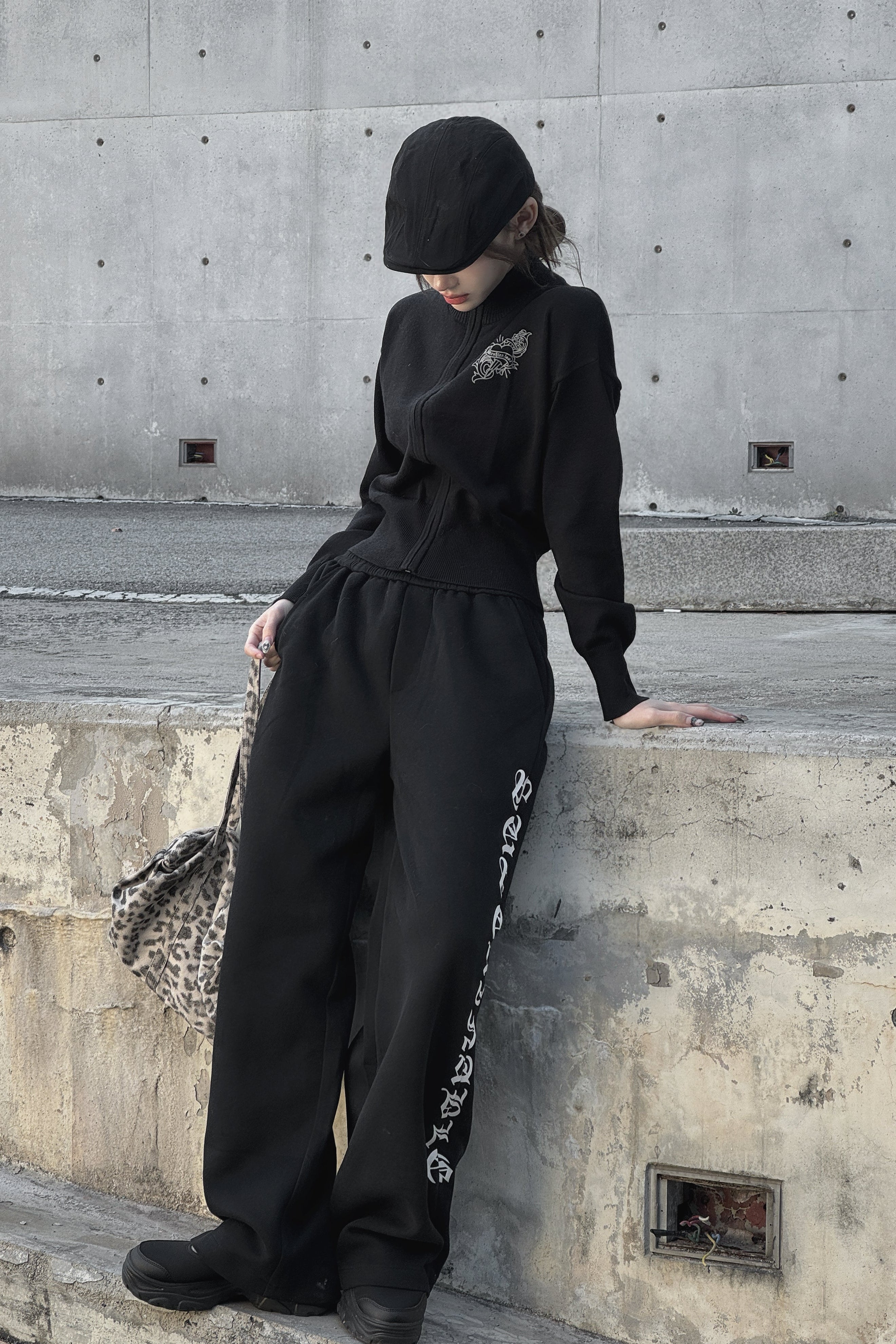 バックレタリングクロップドジップニット KSG21151