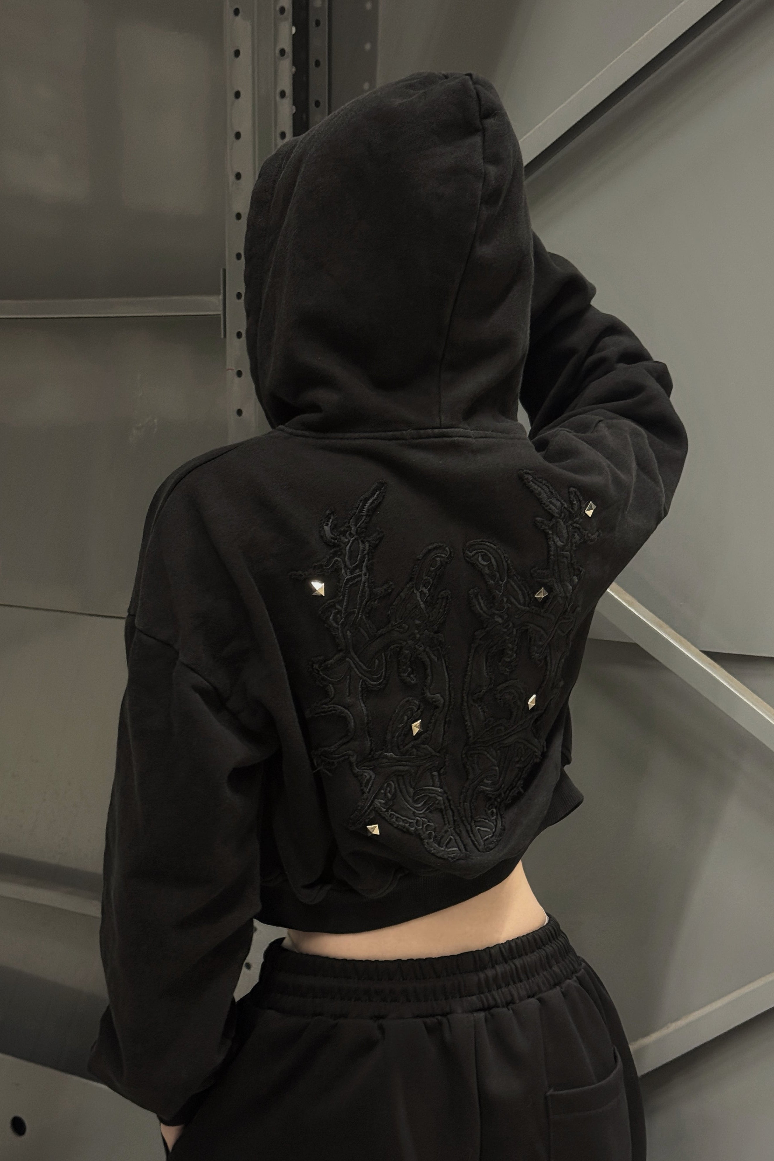 トライバルロゴスタッズパーカー KSG20936