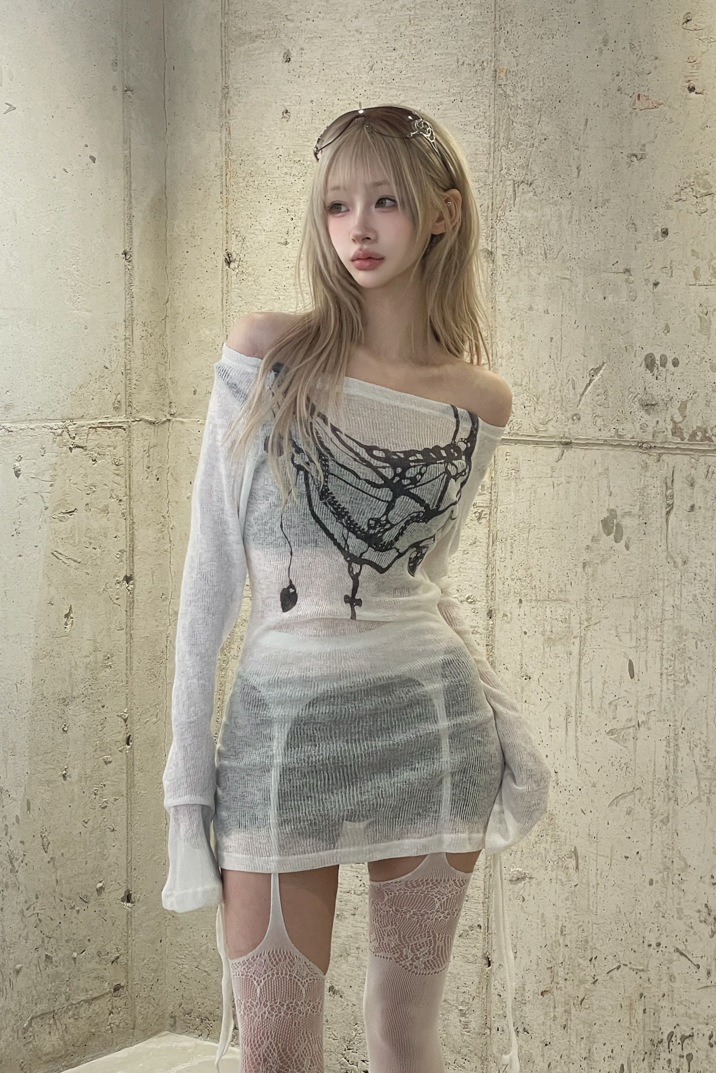 オフショルダーシアーデザインニット KSG21250