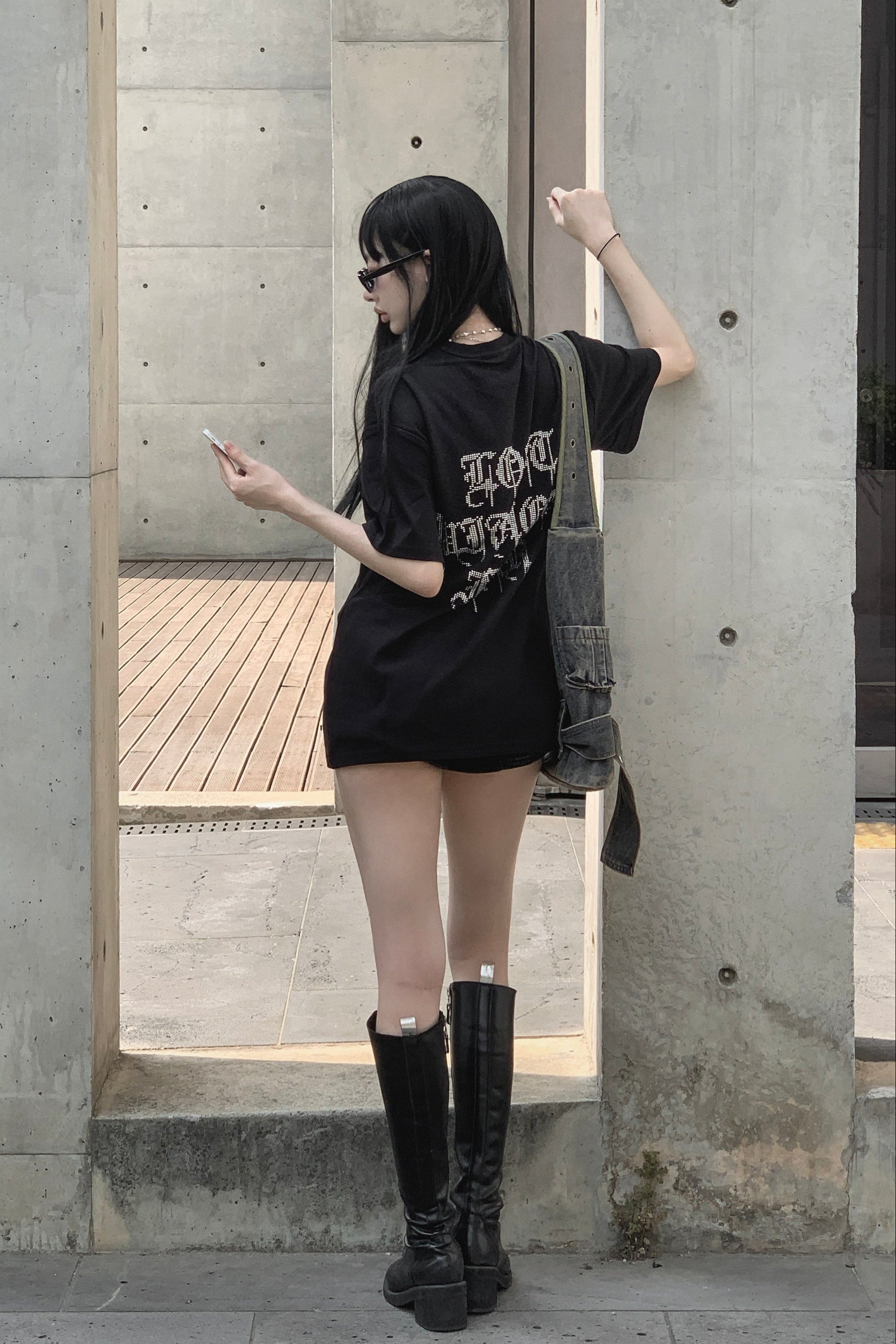 バックレタリングビジューTシャツ KSG21293