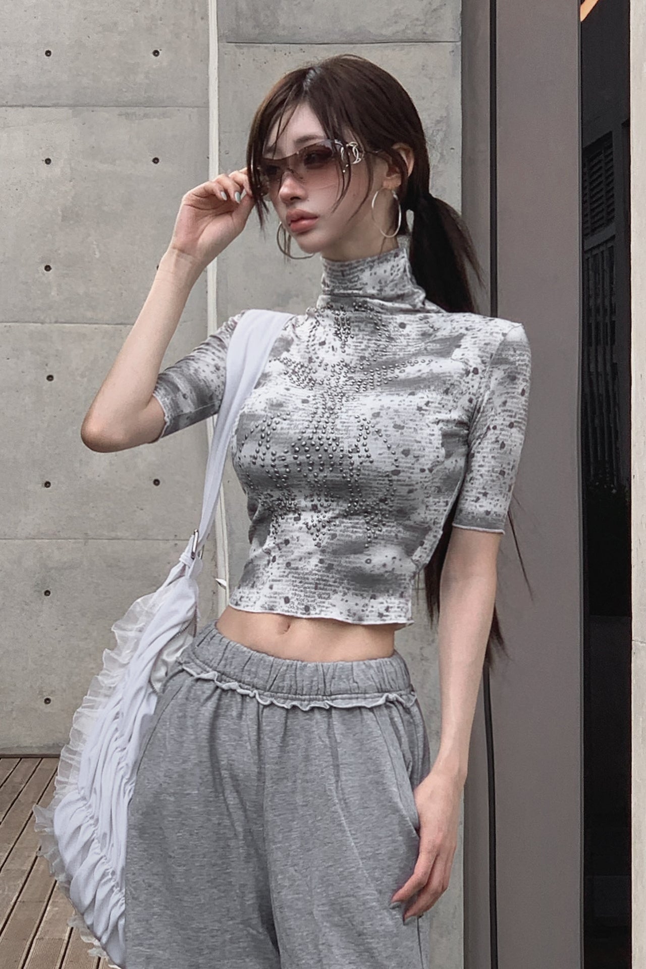 グラフィックトライバルスタッズTシャツ KSG21345