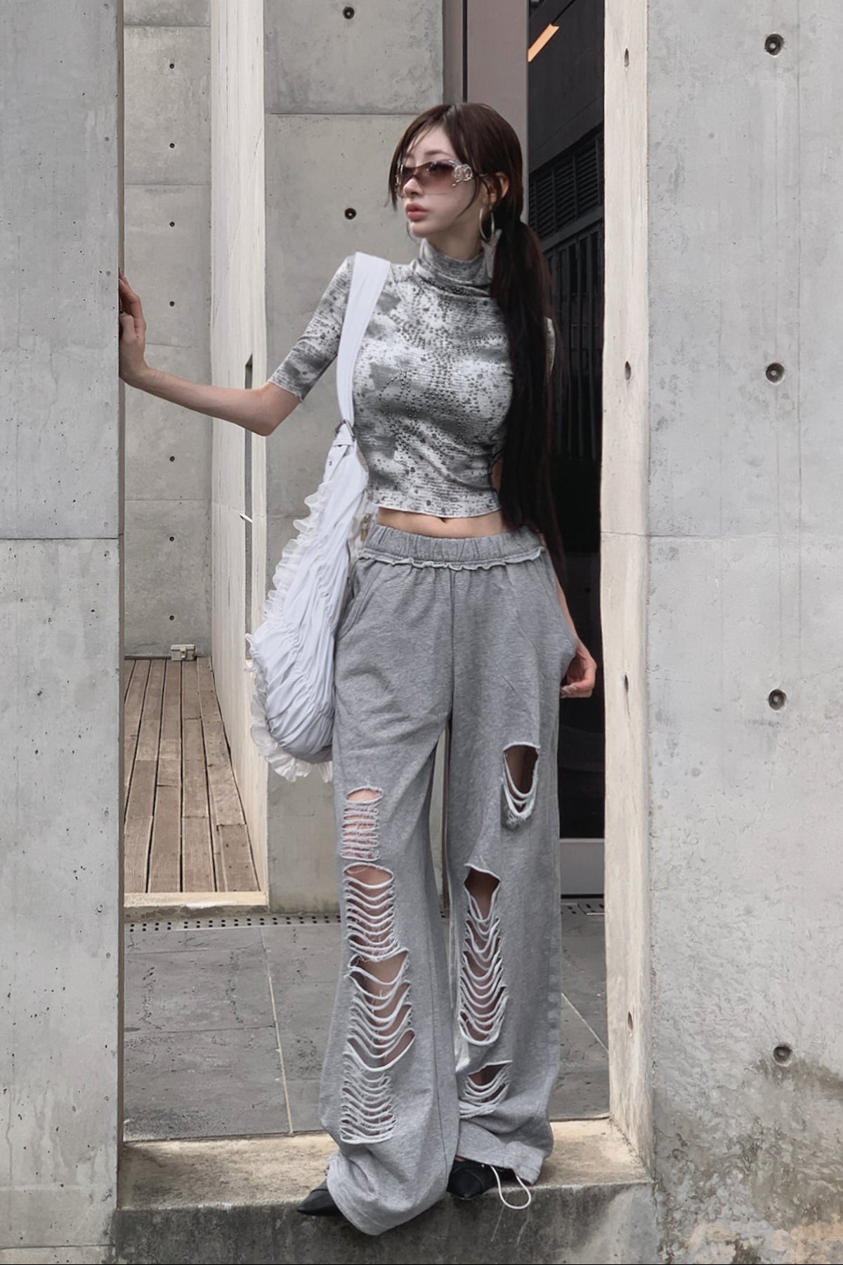 グラフィックトライバルスタッズTシャツ KSG21345