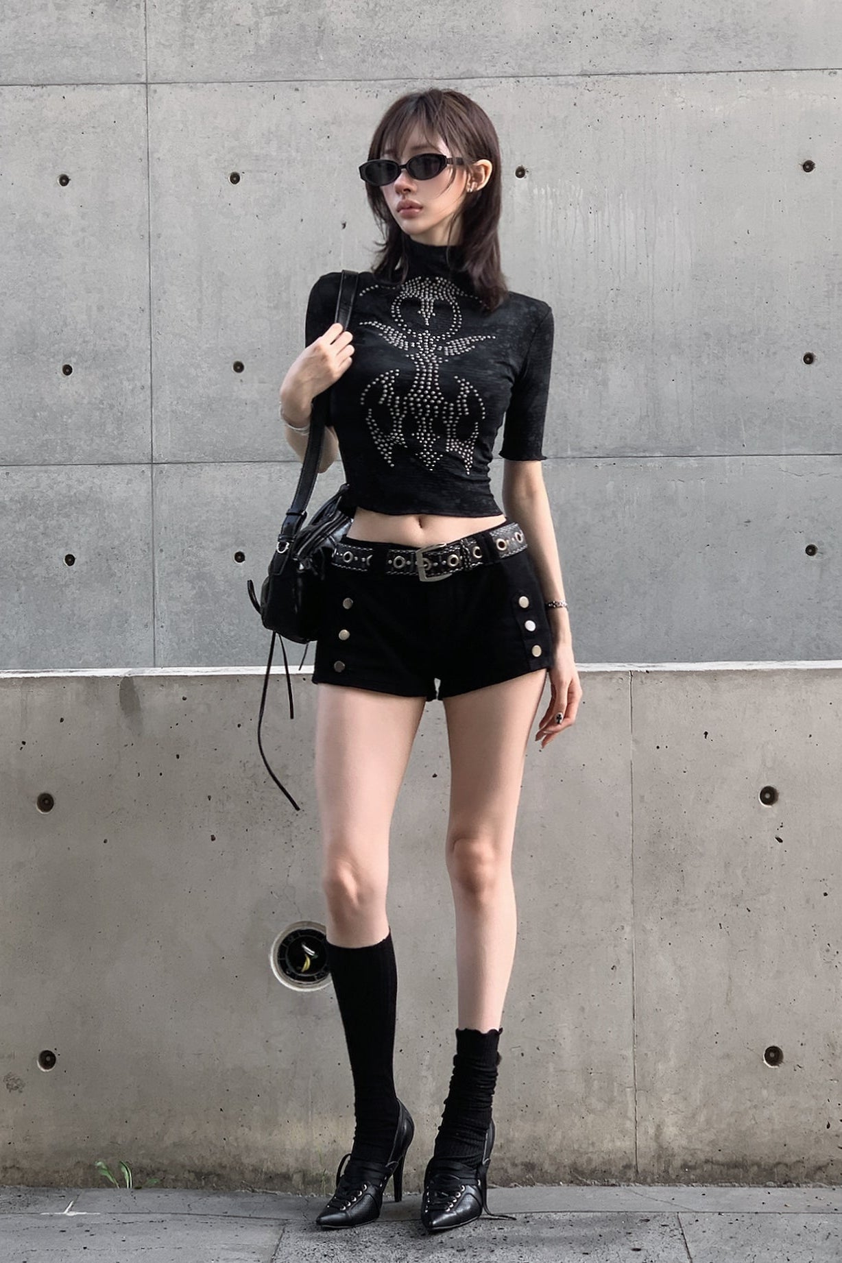 グラフィックトライバルスタッズTシャツ KSG21345