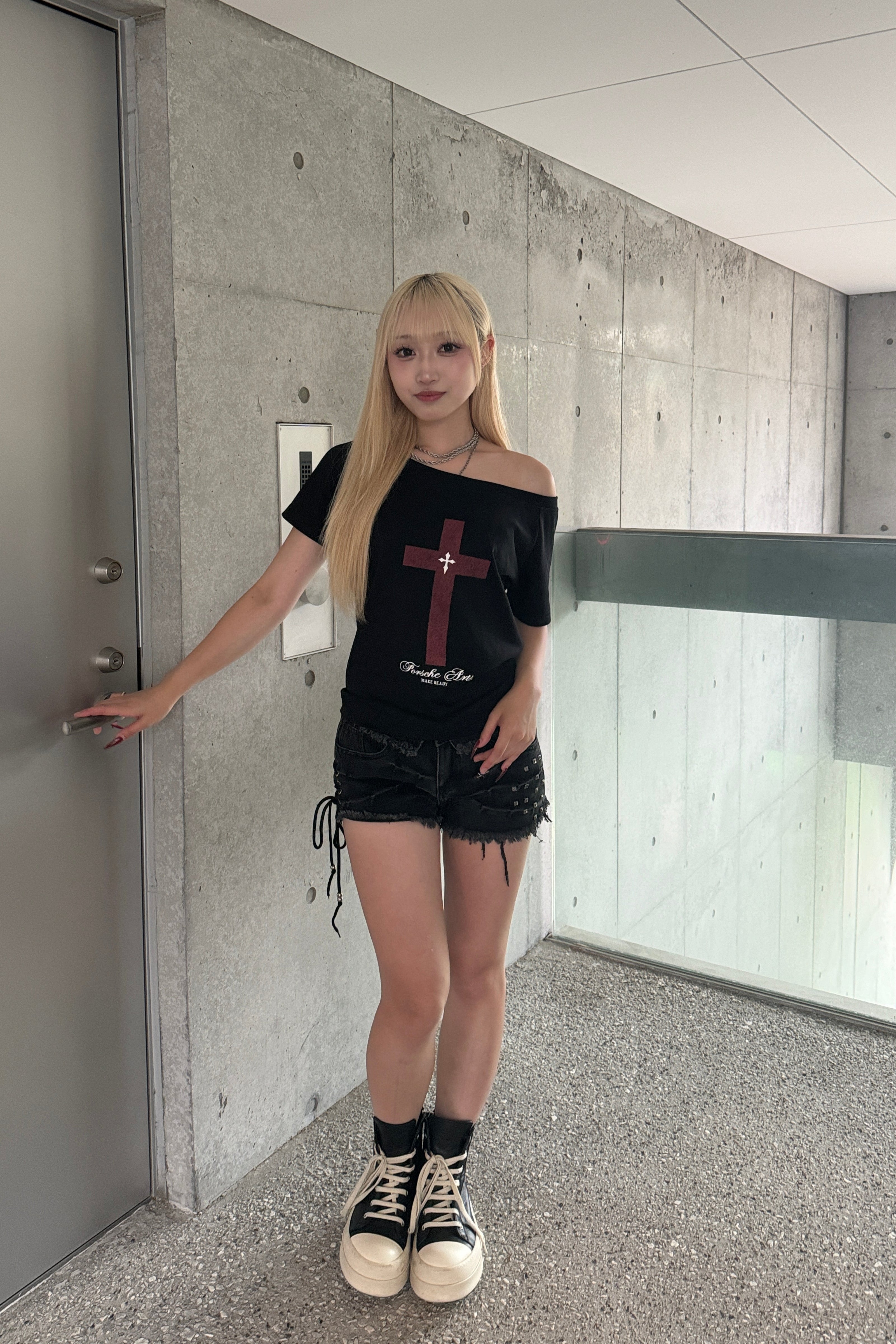 cross in blood off-shoulder KSG20901