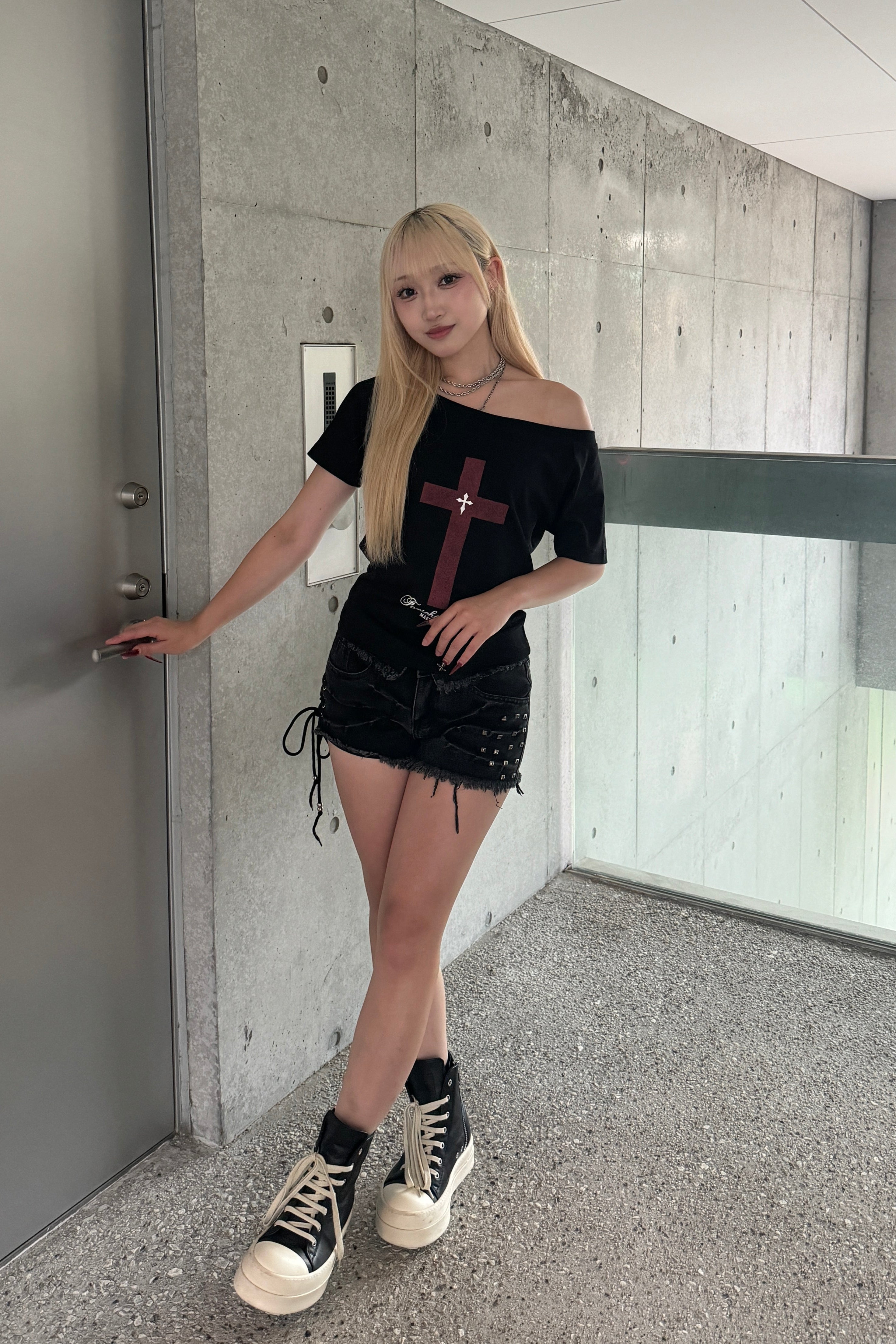 cross in blood off-shoulder KSG20901