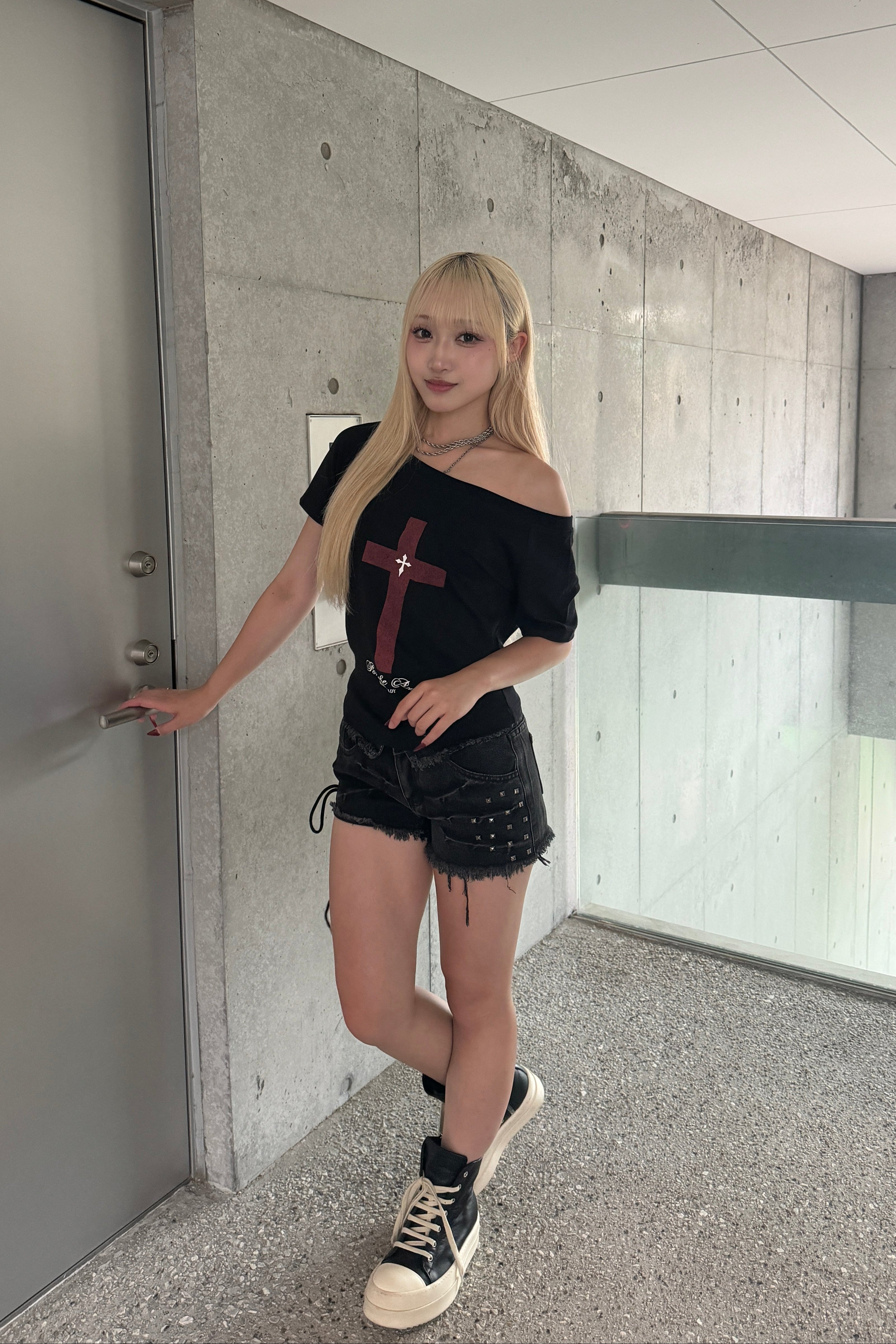 cross in blood off-shoulder KSG20901
