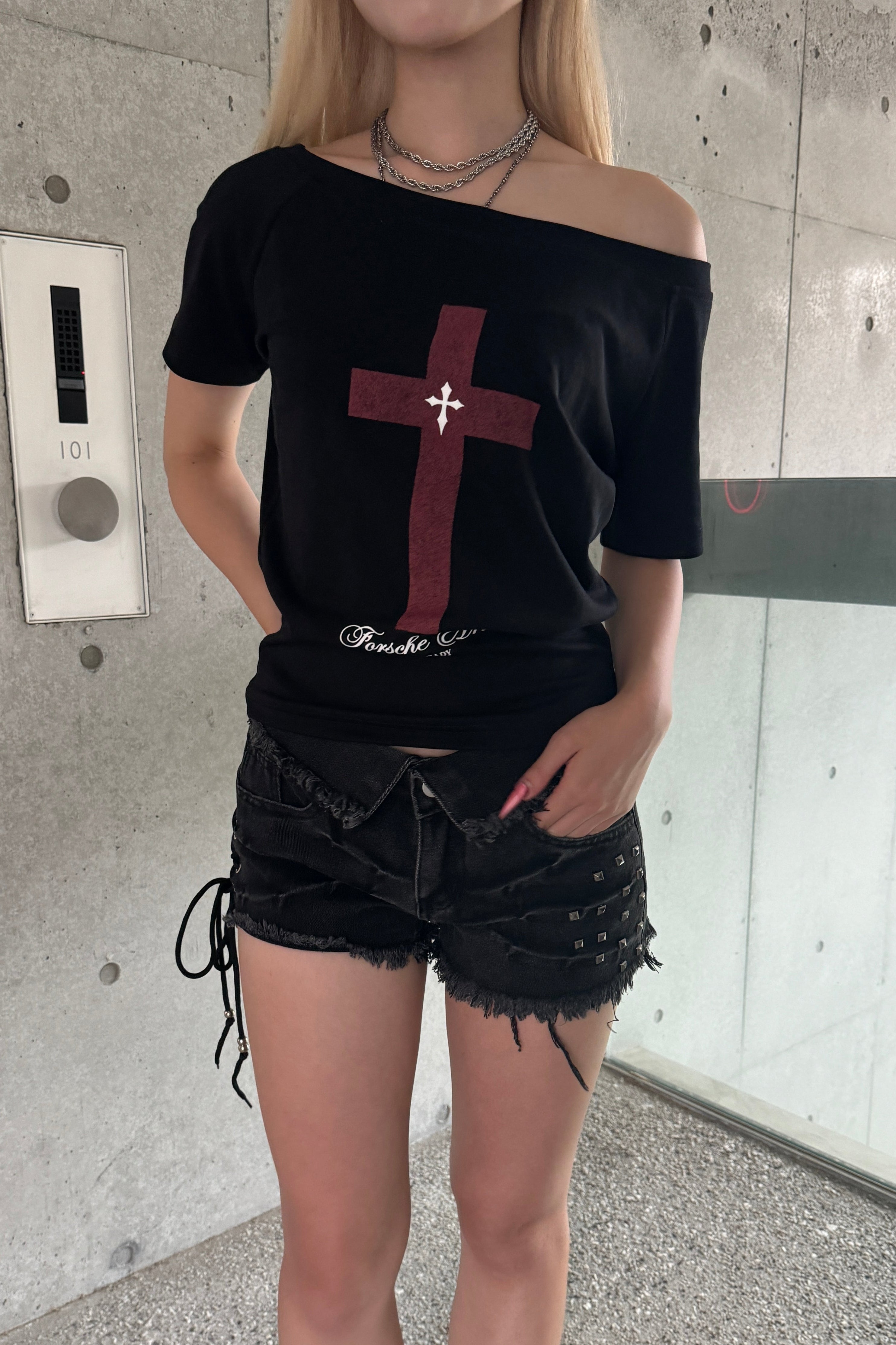 cross in blood off-shoulder KSG20901