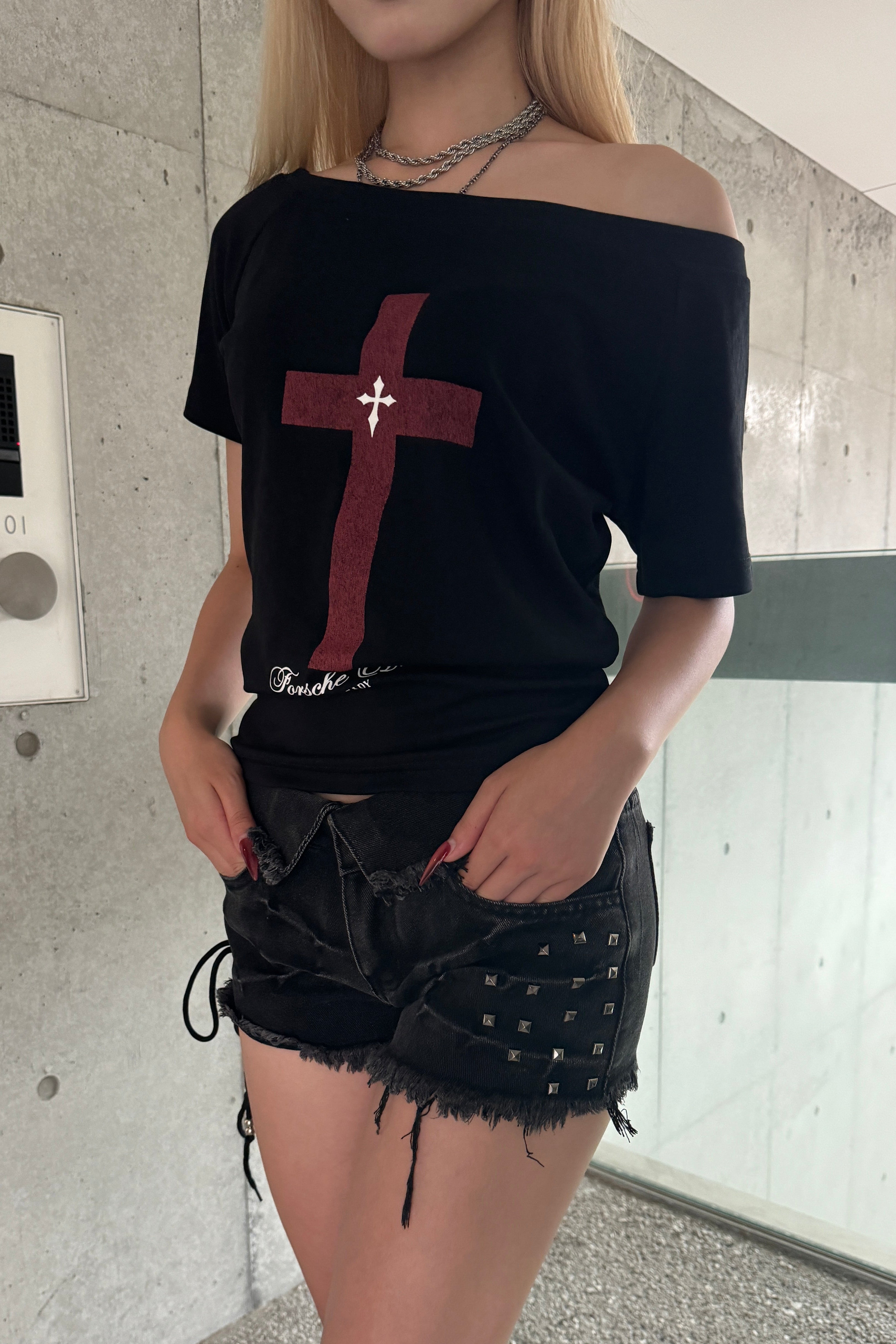 cross in blood off-shoulder KSG20901