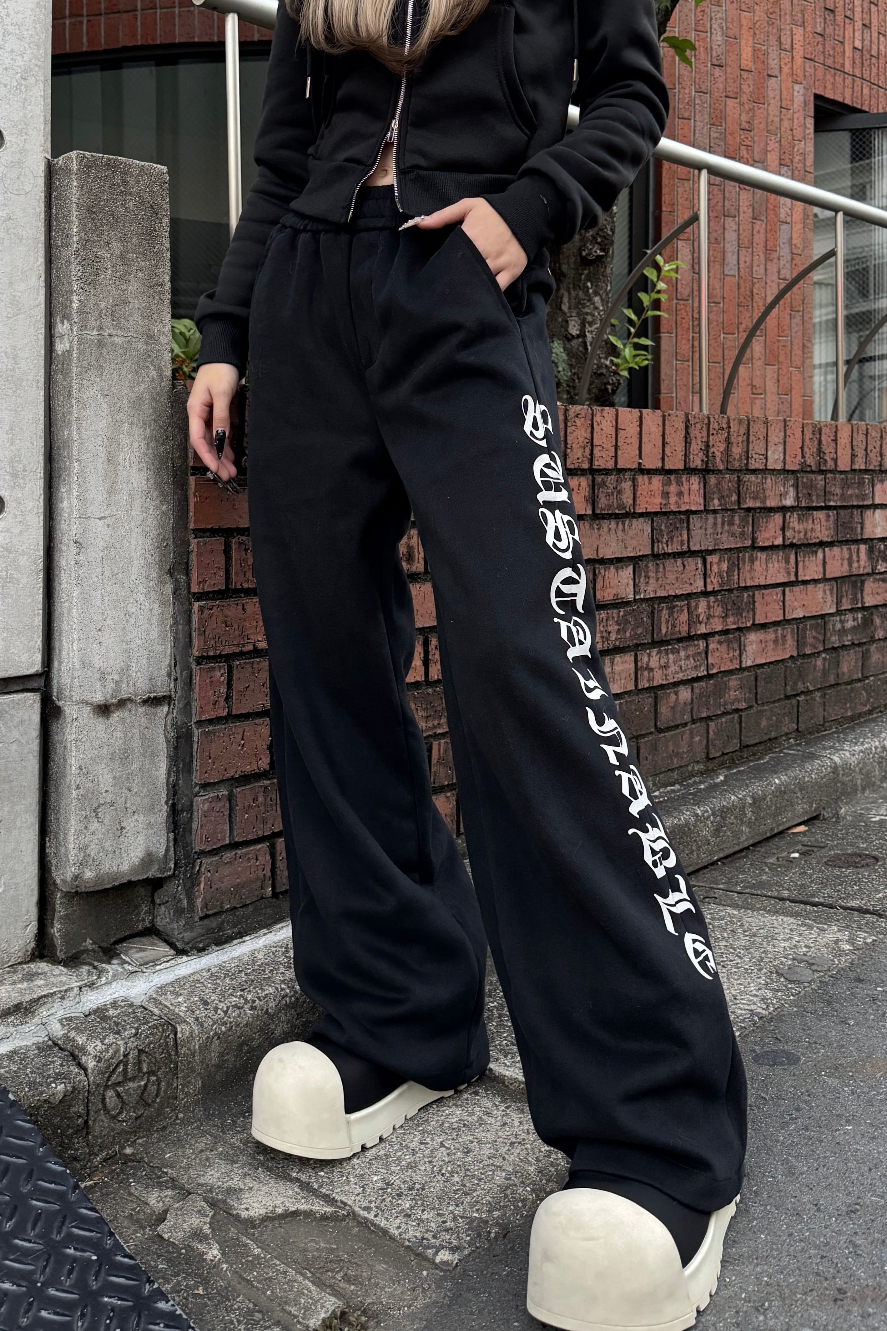 マルチレタリングスウェットパンツ KSG19380