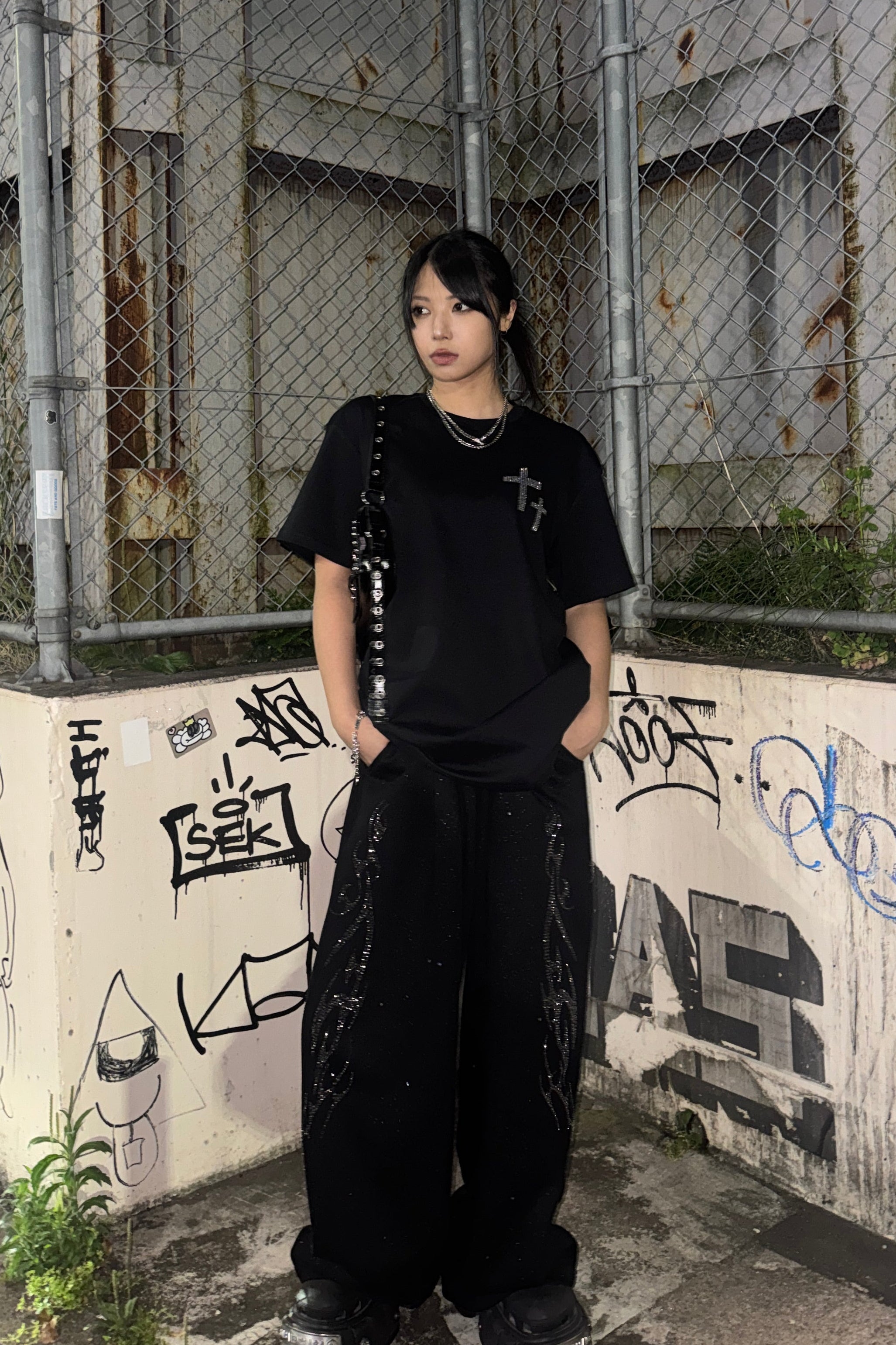 バックレタリングビジューTシャツ KSG21293