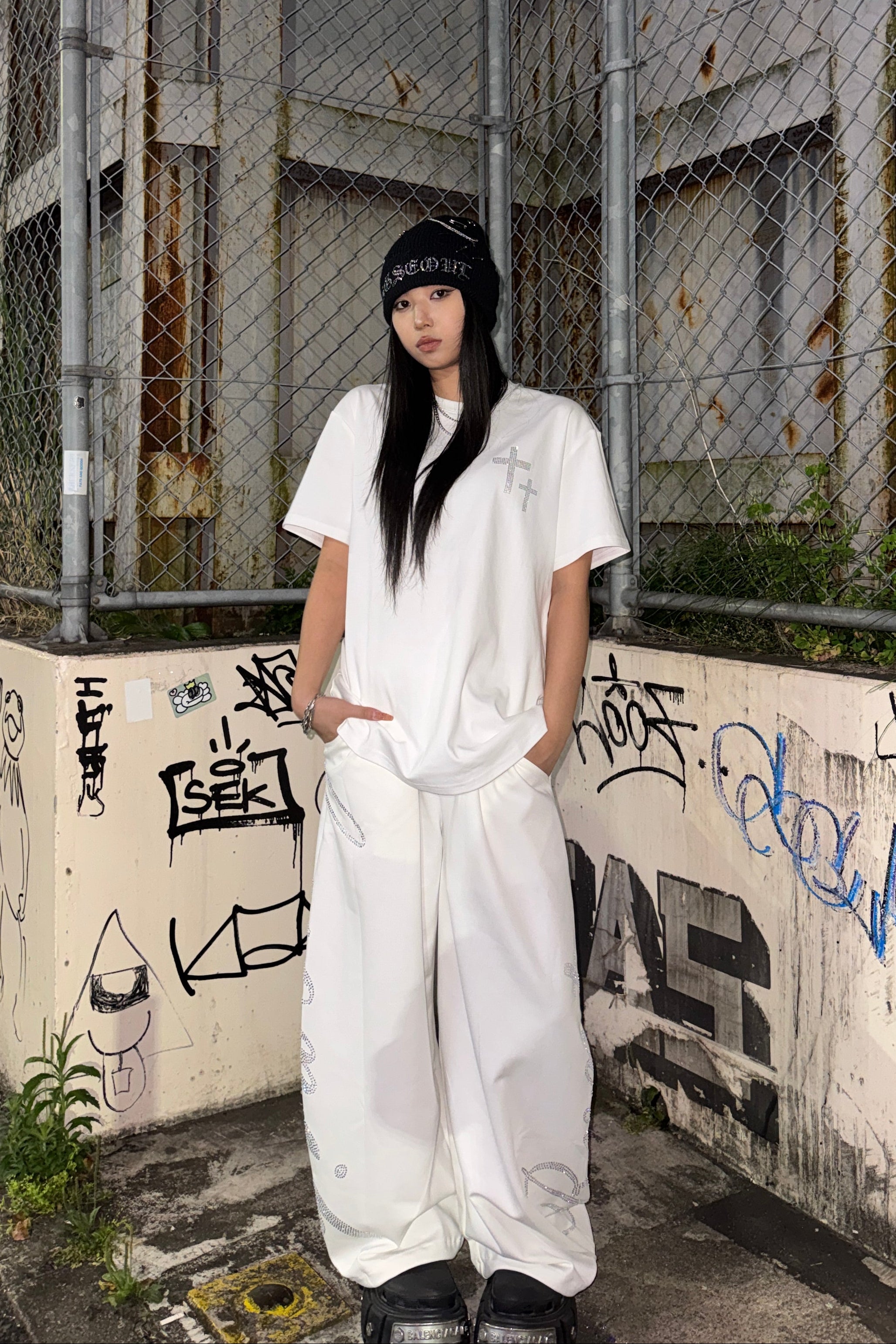 バックレタリングビジューTシャツ KSG21293
