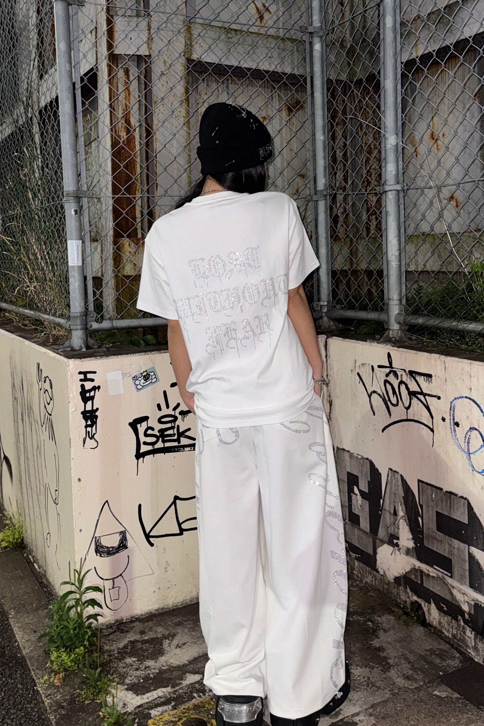 バックレタリングビジューTシャツ KSG21293