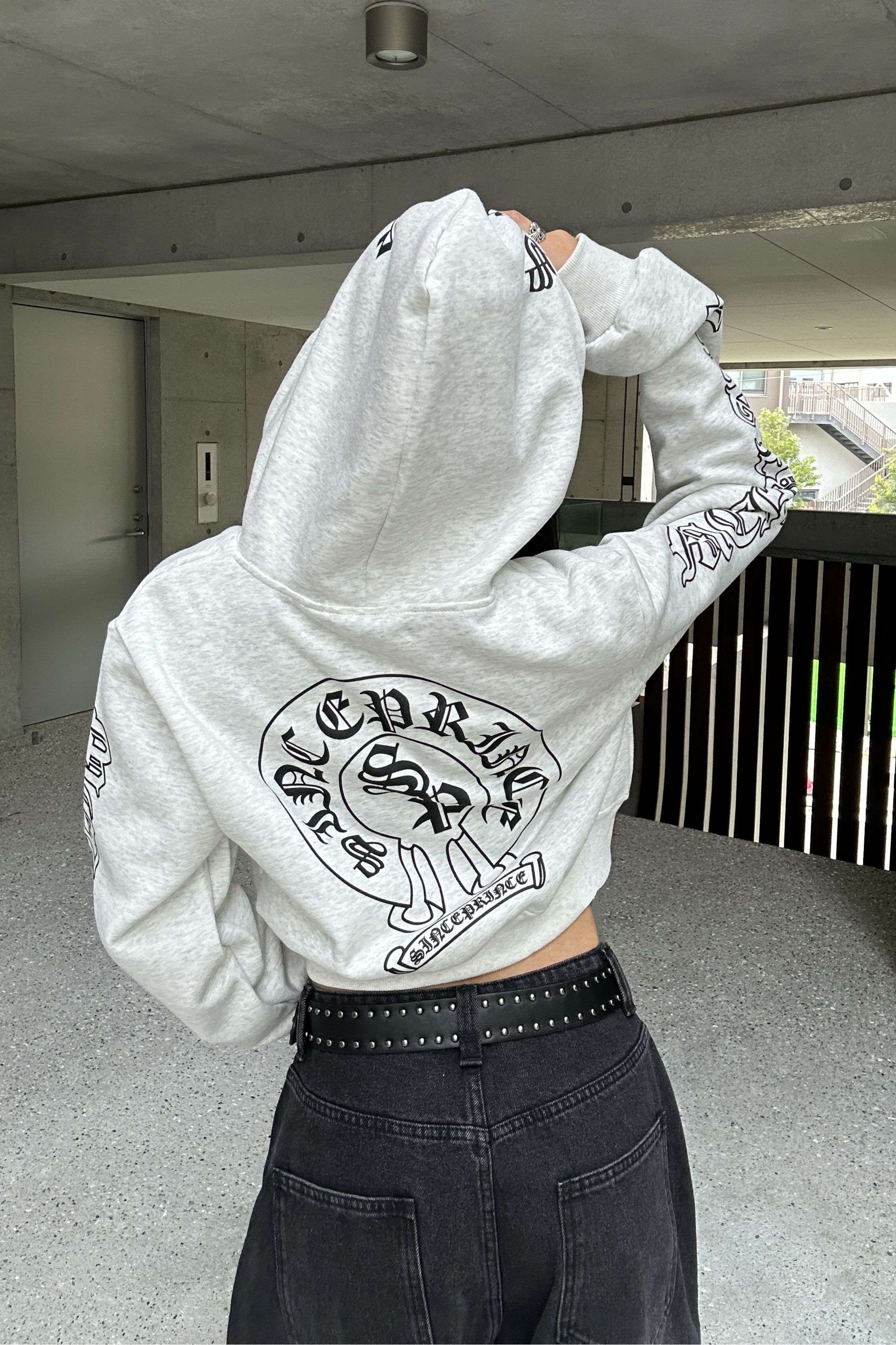 Arch Design Lettering Cropped Hoodie KSG21041