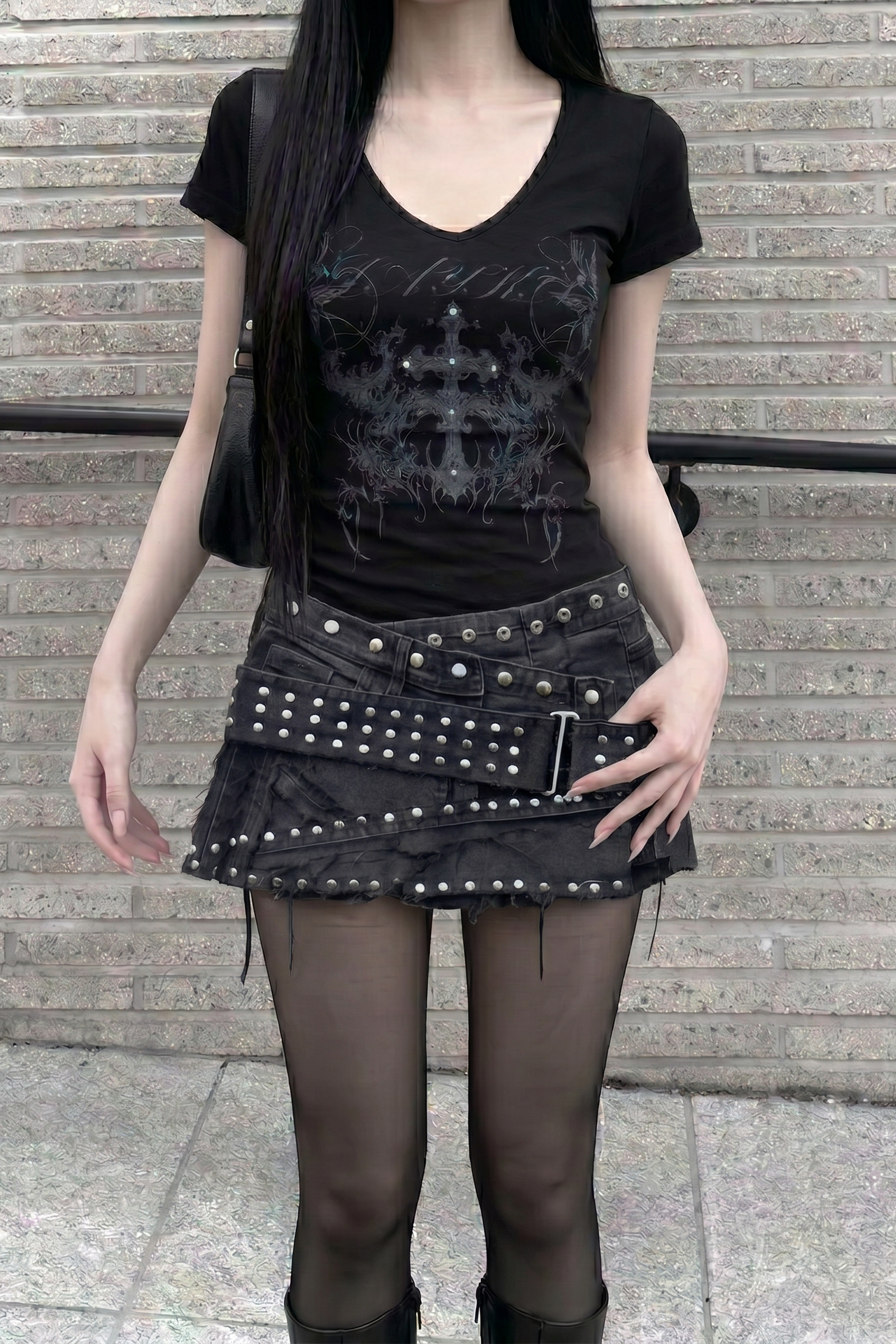 グラフィックトライバルスタッズTシャツ KSG21345