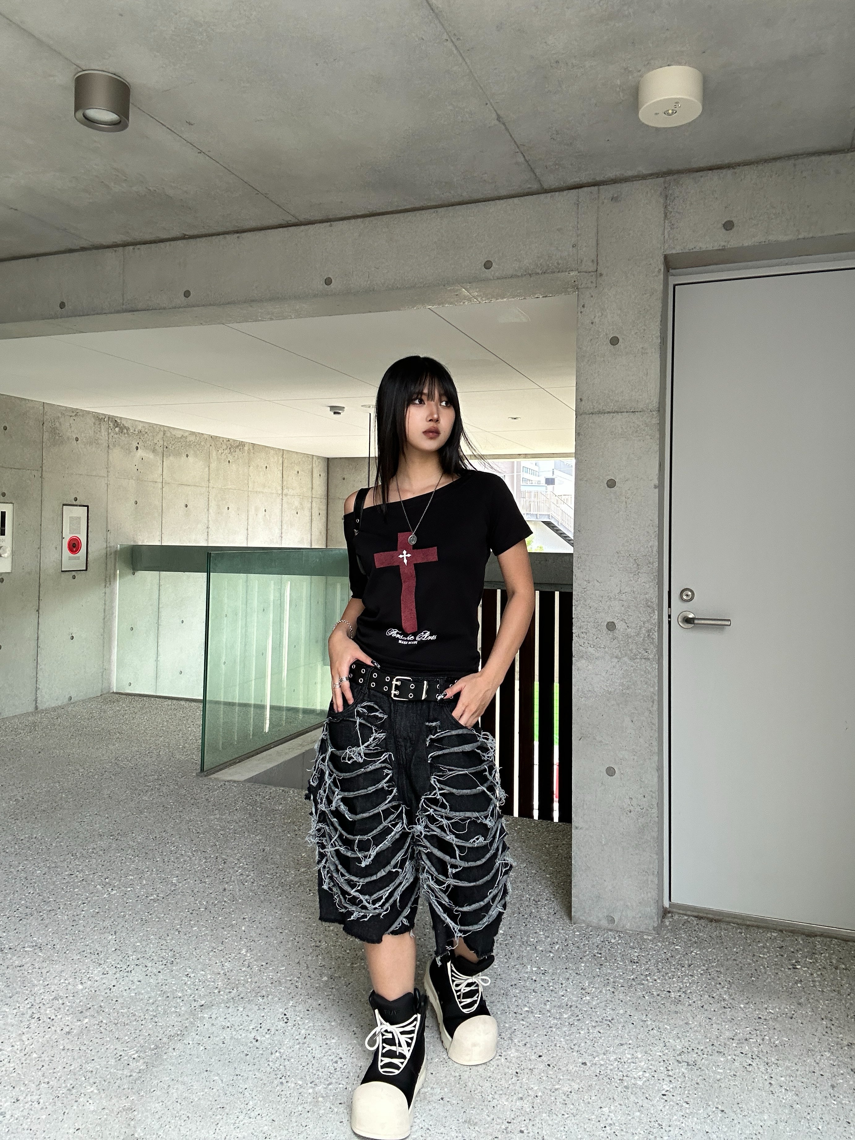 cross in blood off-shoulder KSG20901