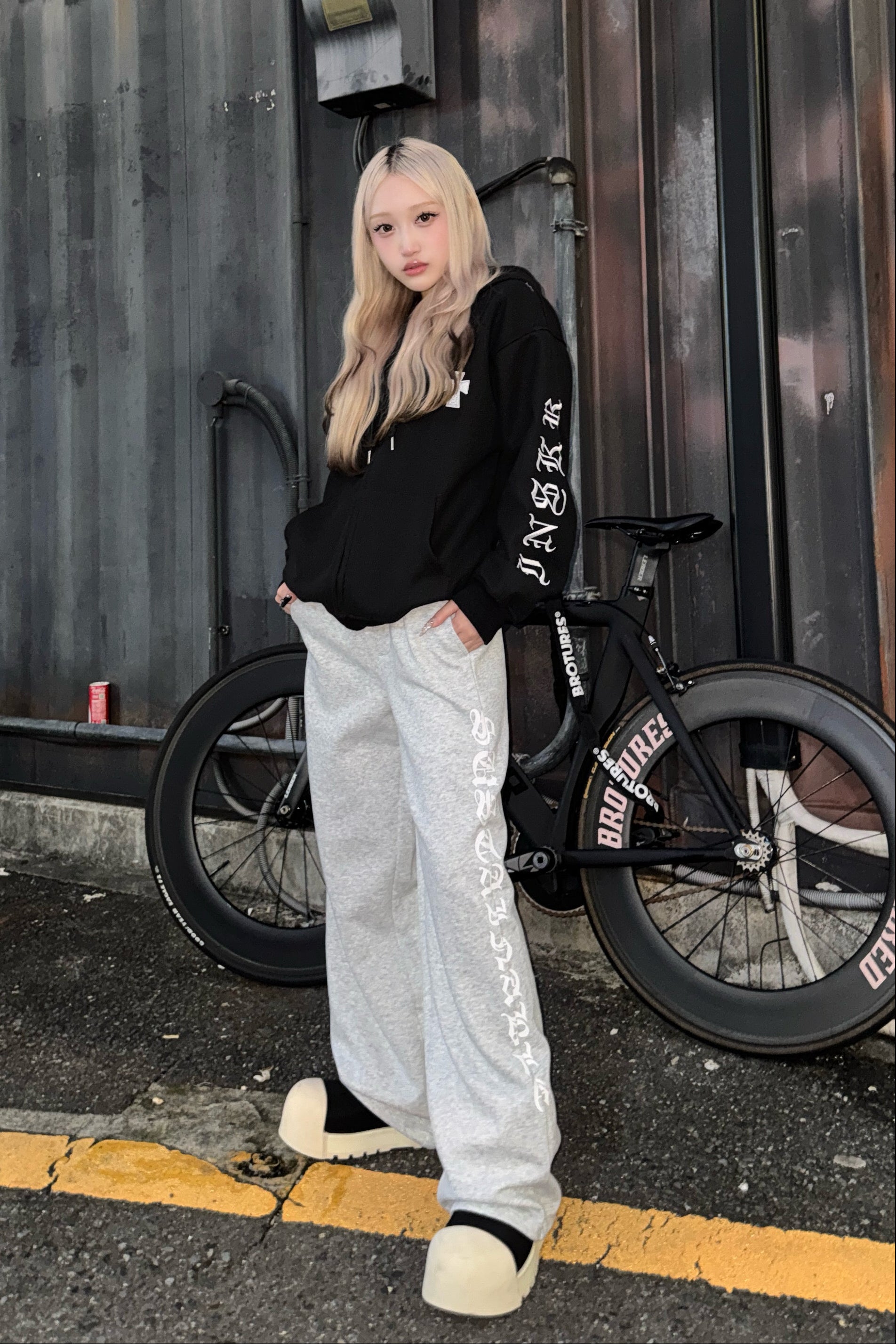 マルチレタリングスウェットパンツ KSG19380