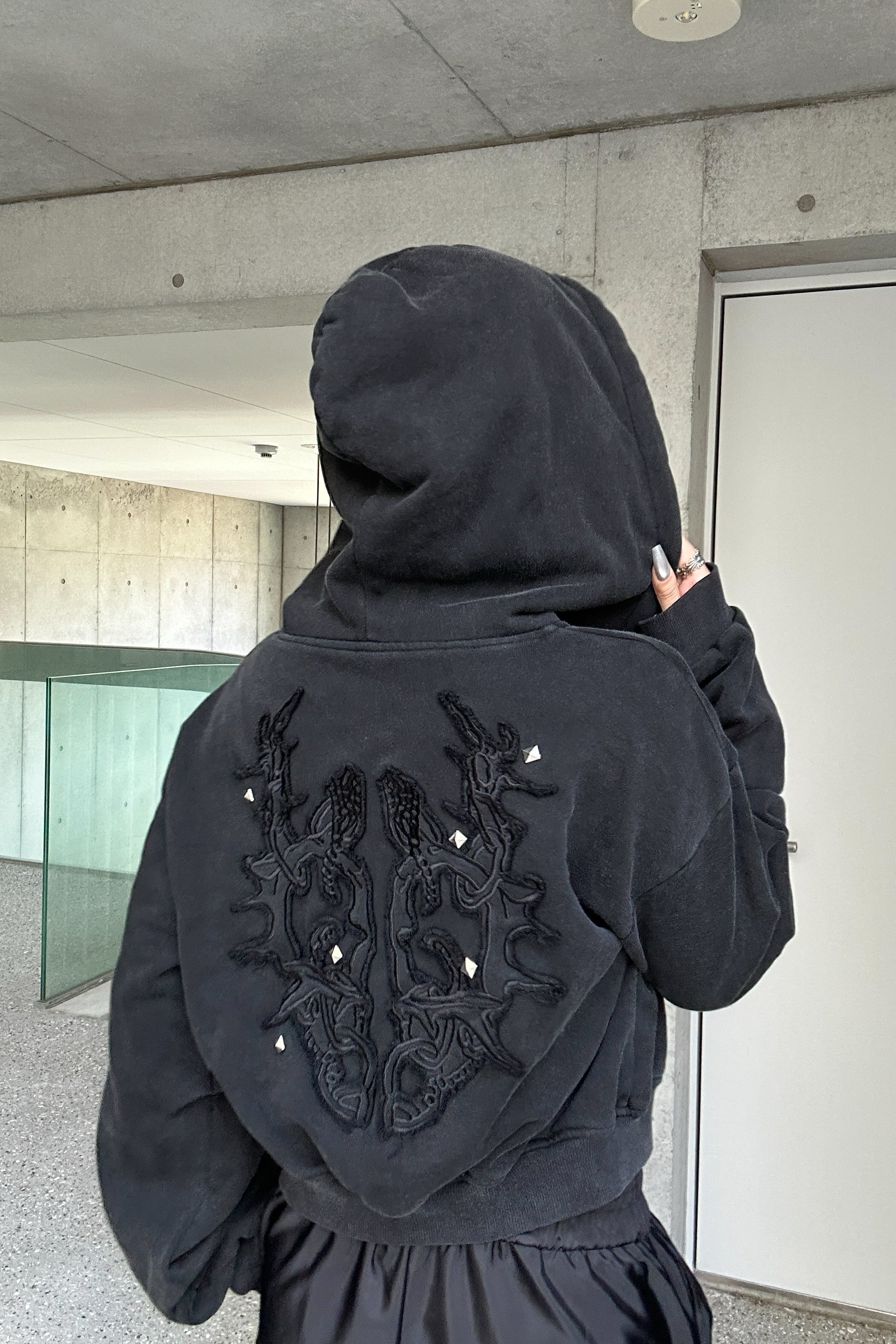 トライバルロゴスタッズパーカー KSG20936