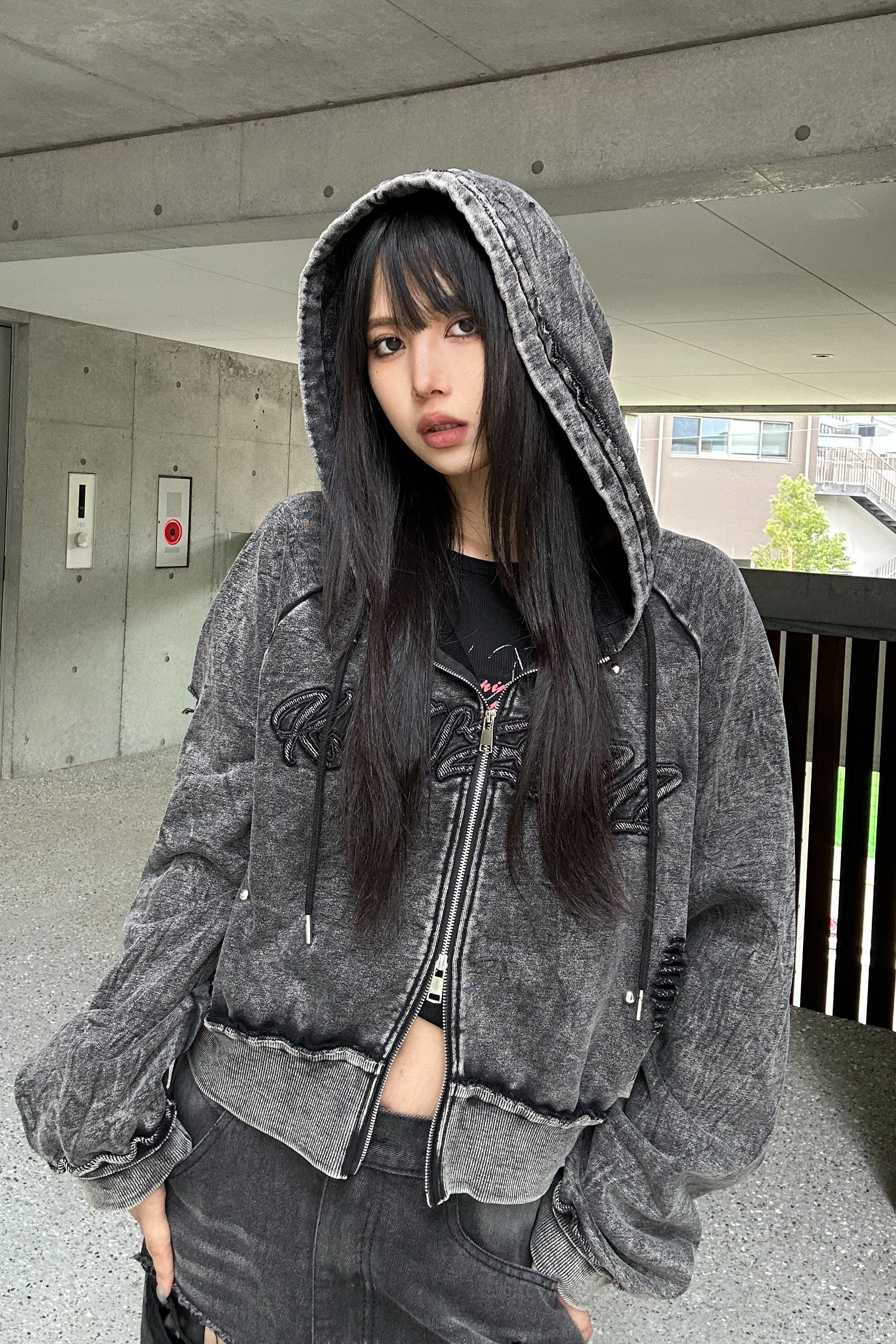 クロップドスタッズダメージフーディー KSG20933