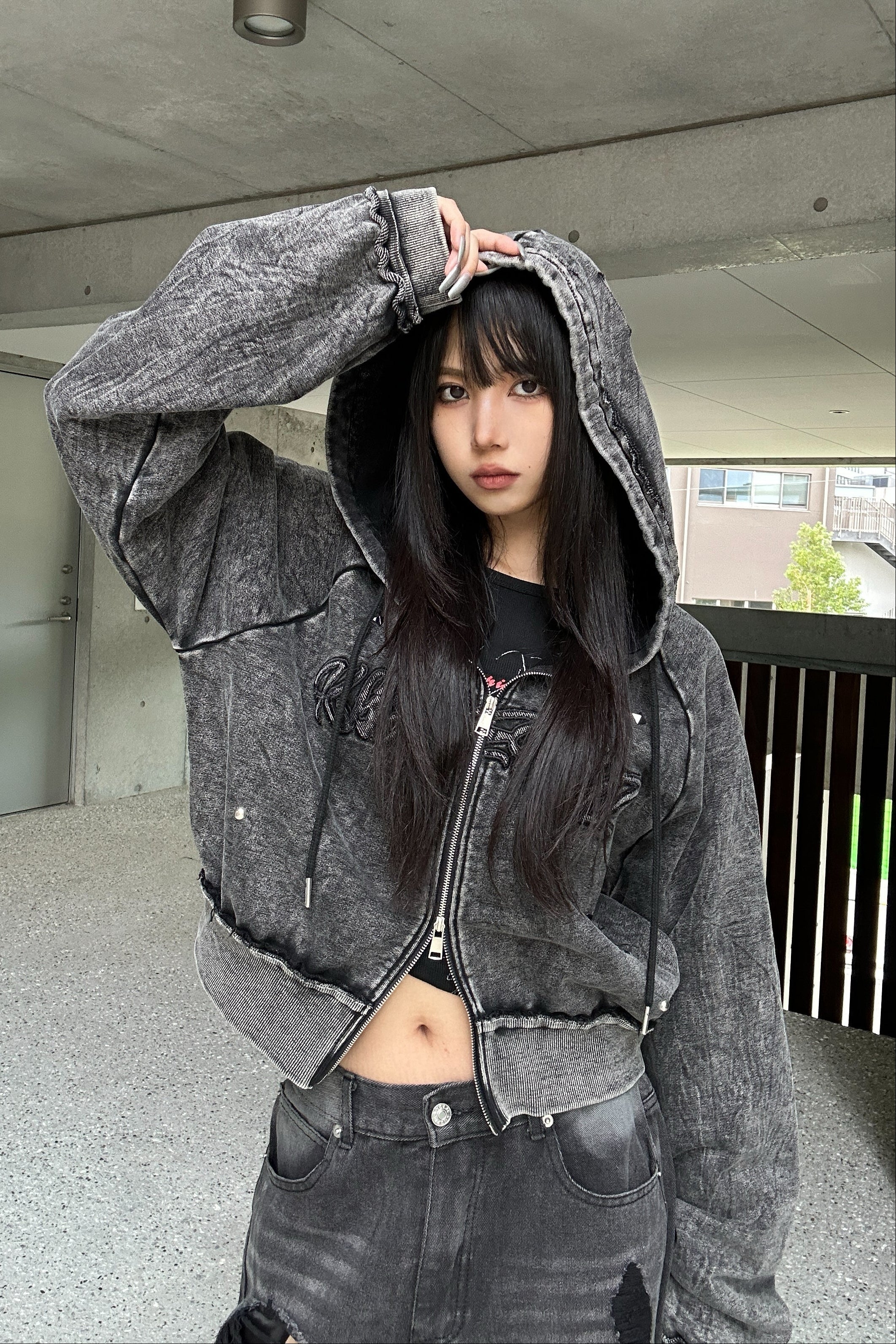 クロップドスタッズダメージフーディー KSG20933