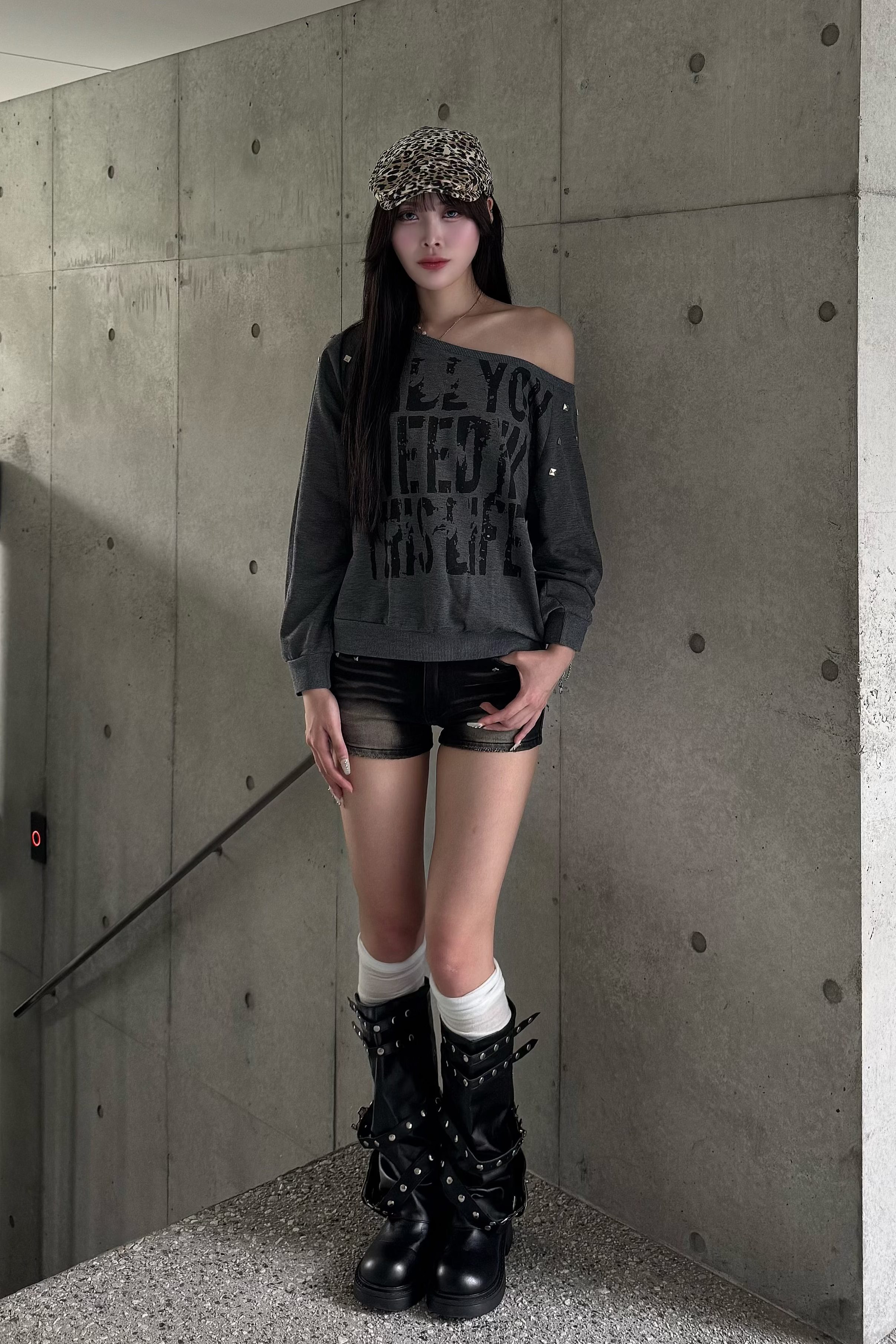 off-shoulder logo sweat KSG20948