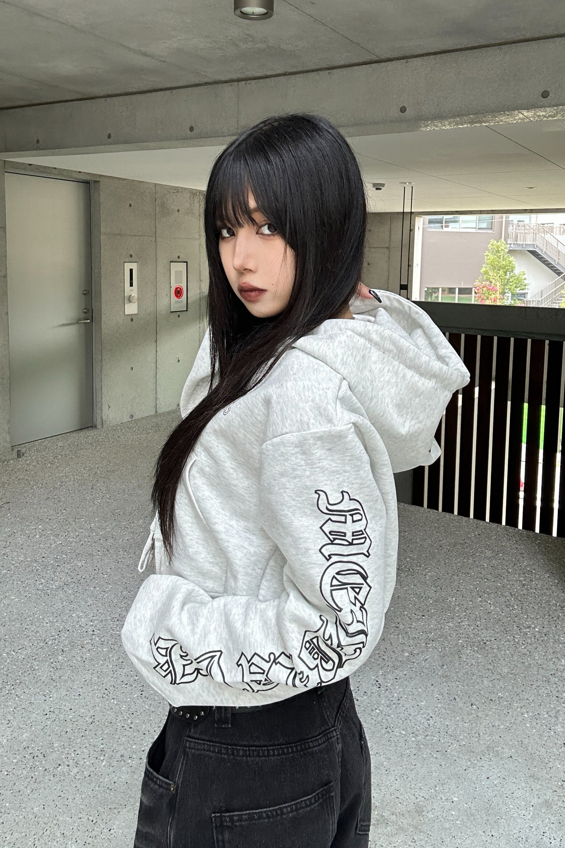 Arch Design Lettering Cropped Hoodie KSG21041