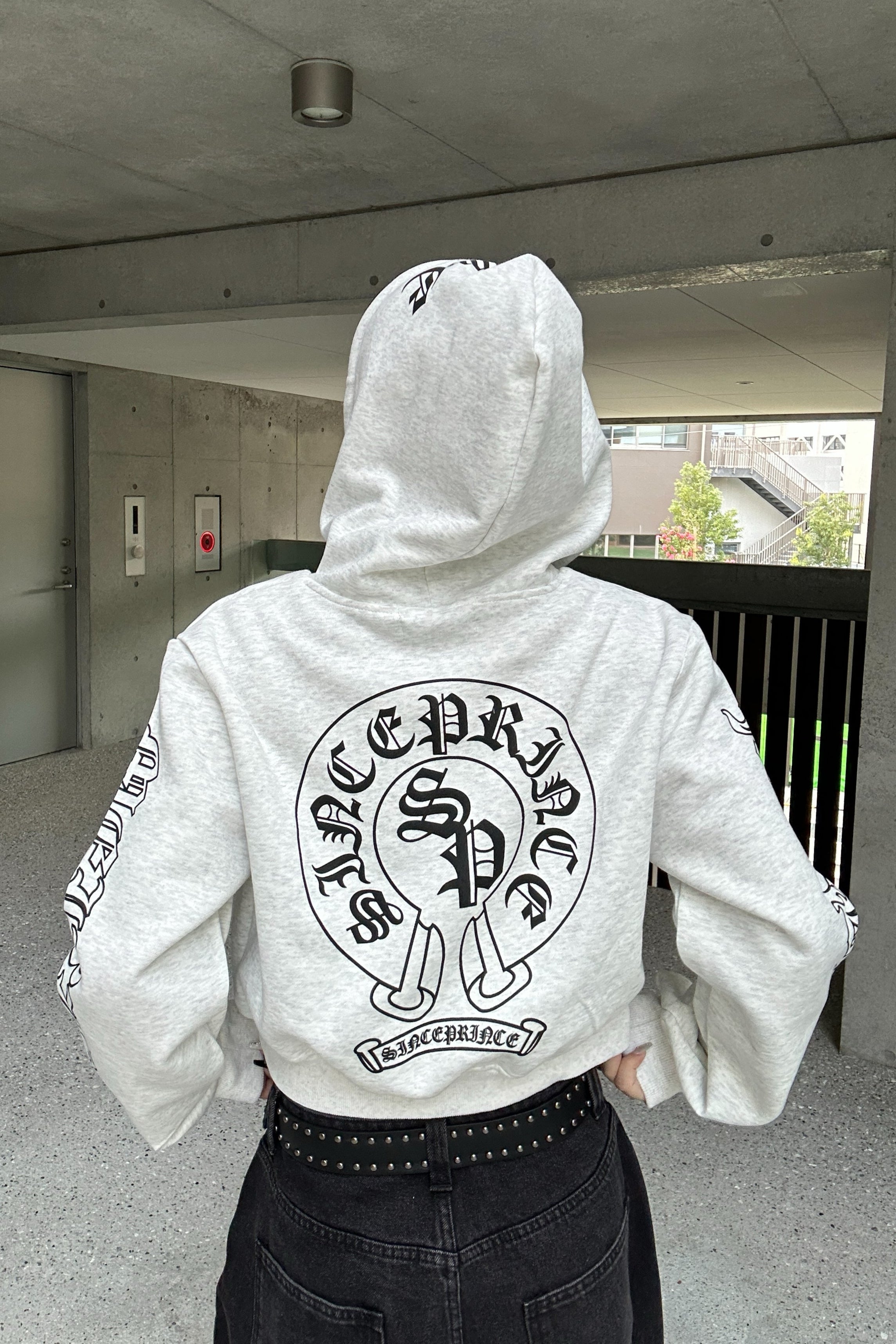 Arch Design Lettering Cropped Hoodie KSG21041