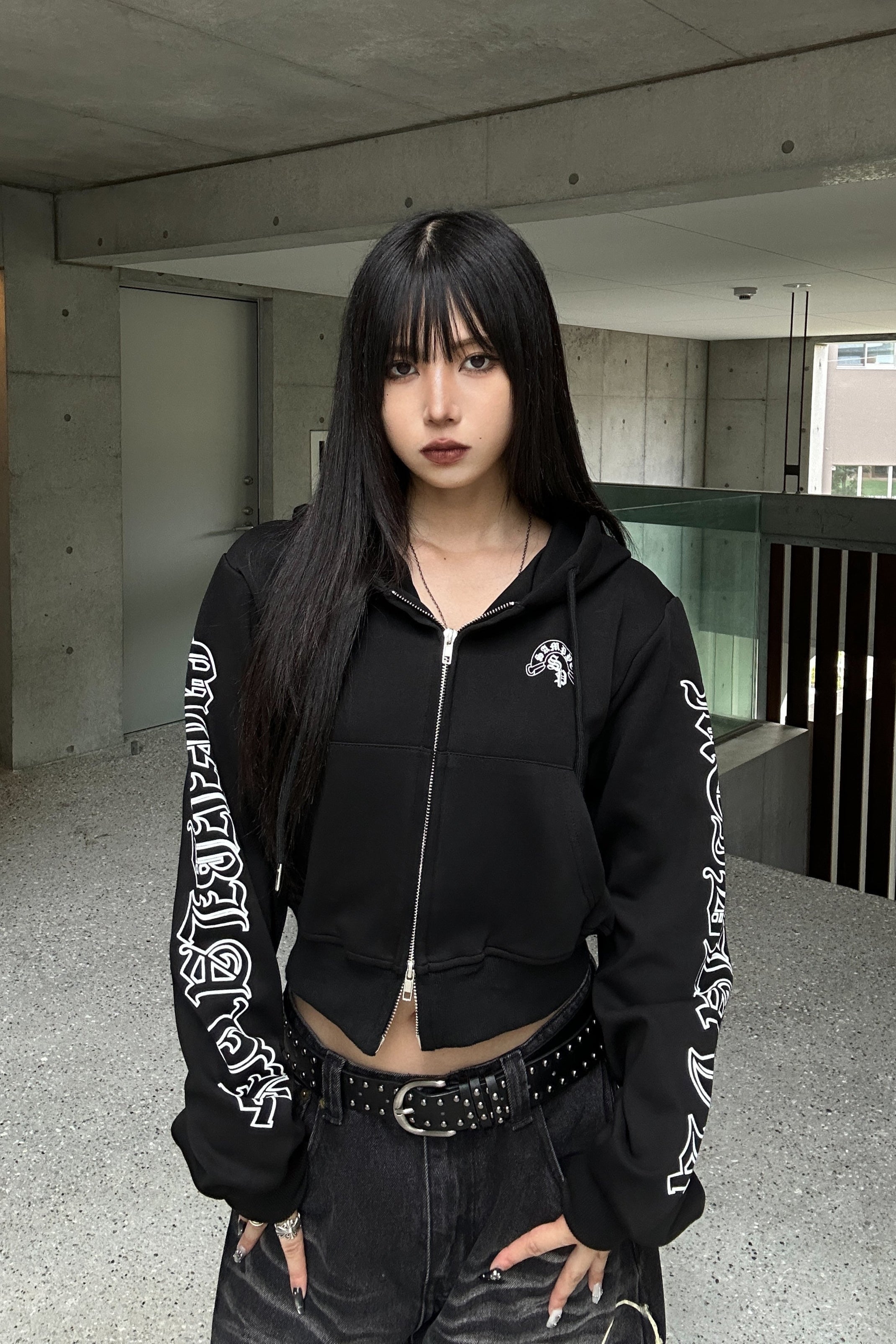 Arch Design Lettering Cropped Hoodie KSG21041