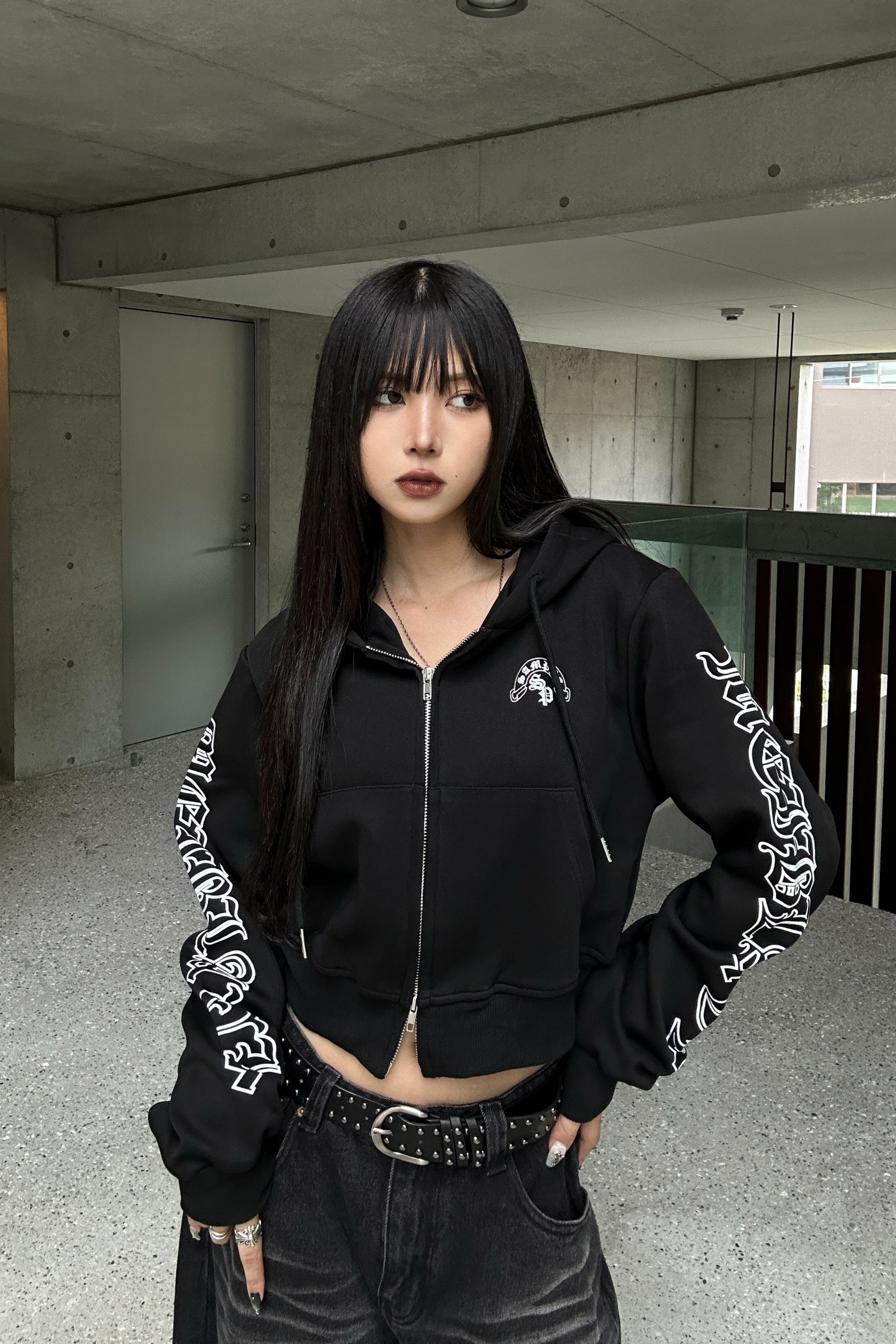 Arch Design Lettering Cropped Hoodie KSG21041