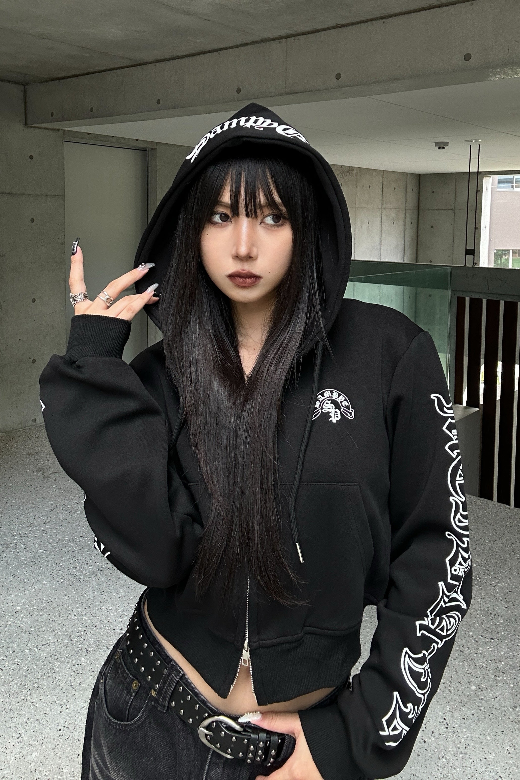 Arch Design Lettering Cropped Hoodie KSG21041