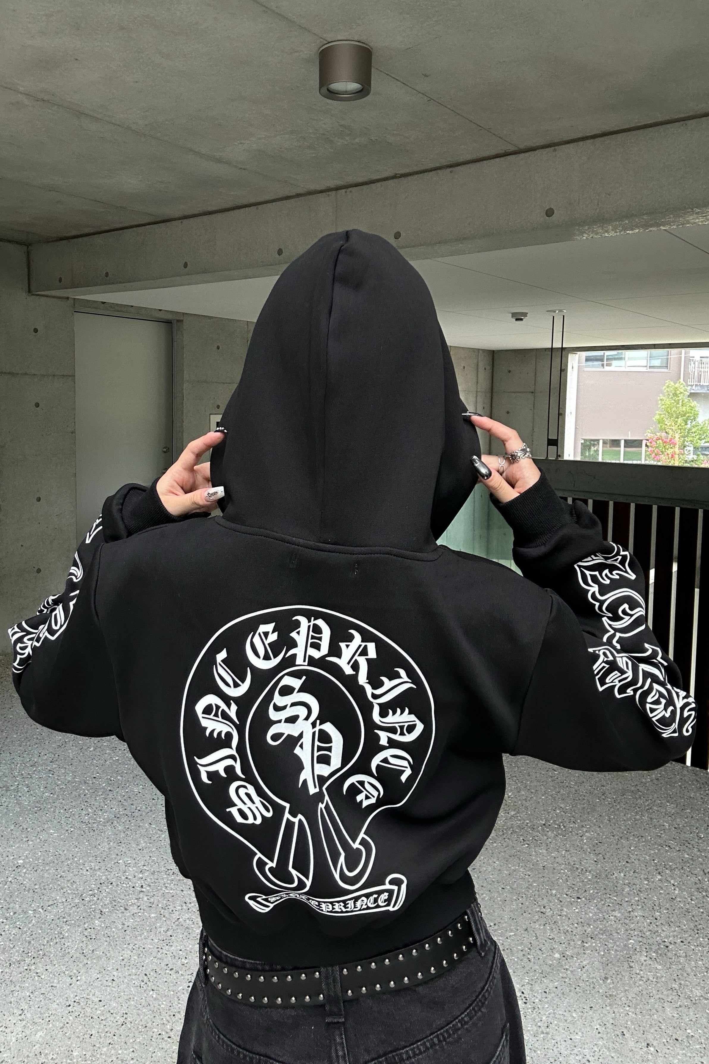 Arch Design Lettering Cropped Hoodie KSG21041
