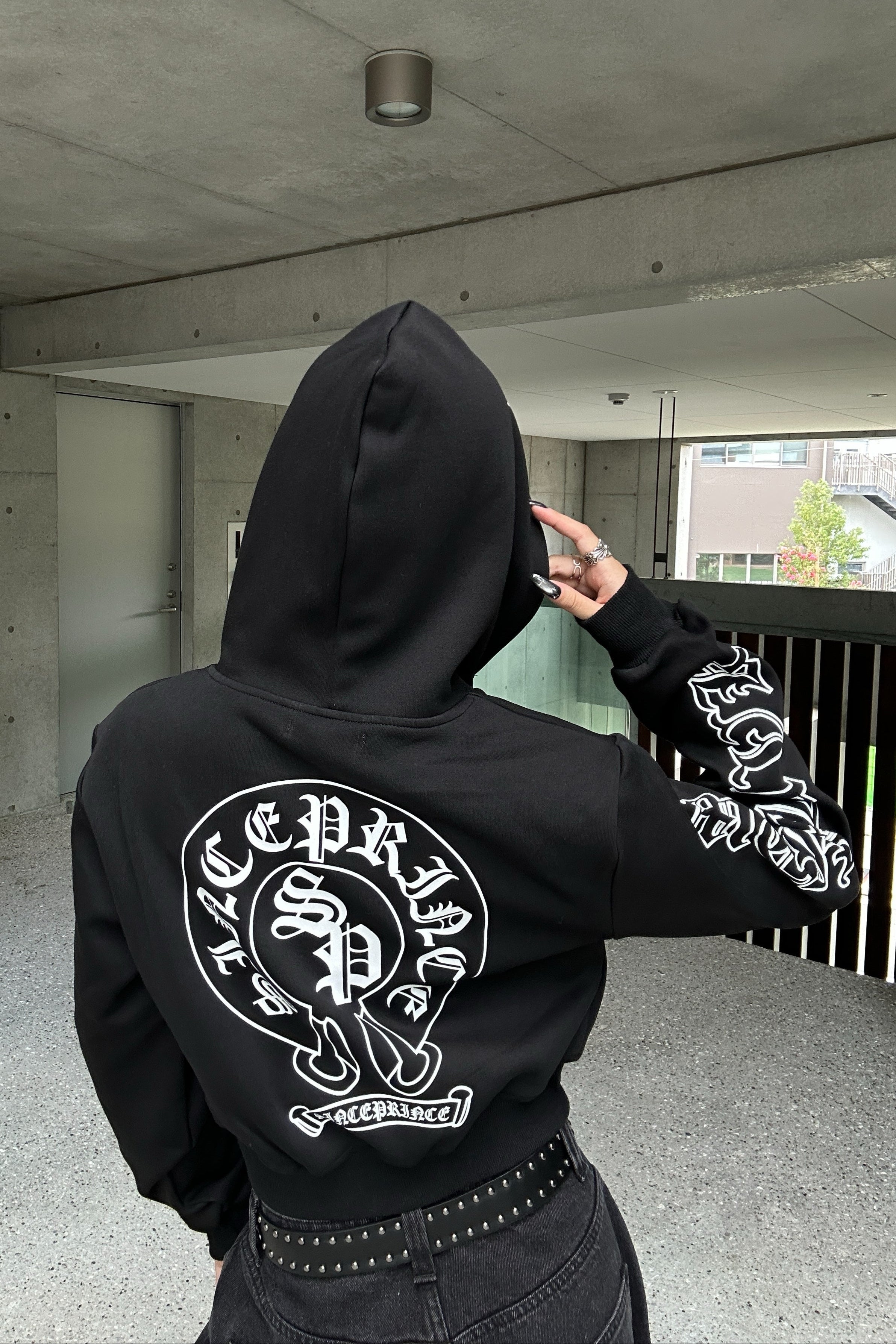 Arch Design Lettering Cropped Hoodie KSG21041