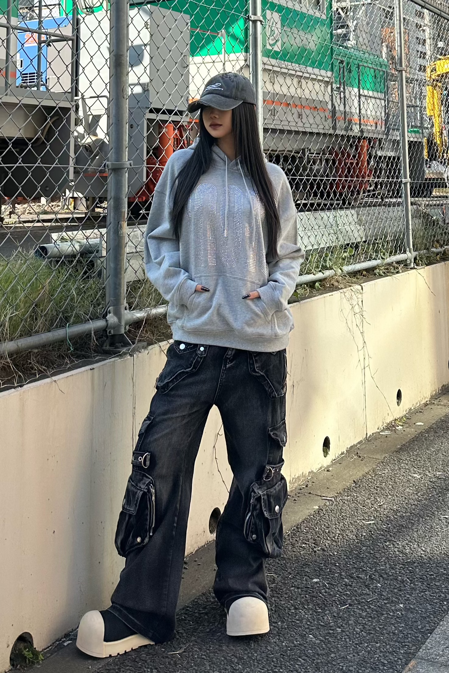 ビッグロゴラインストーンパーカー KSG21183