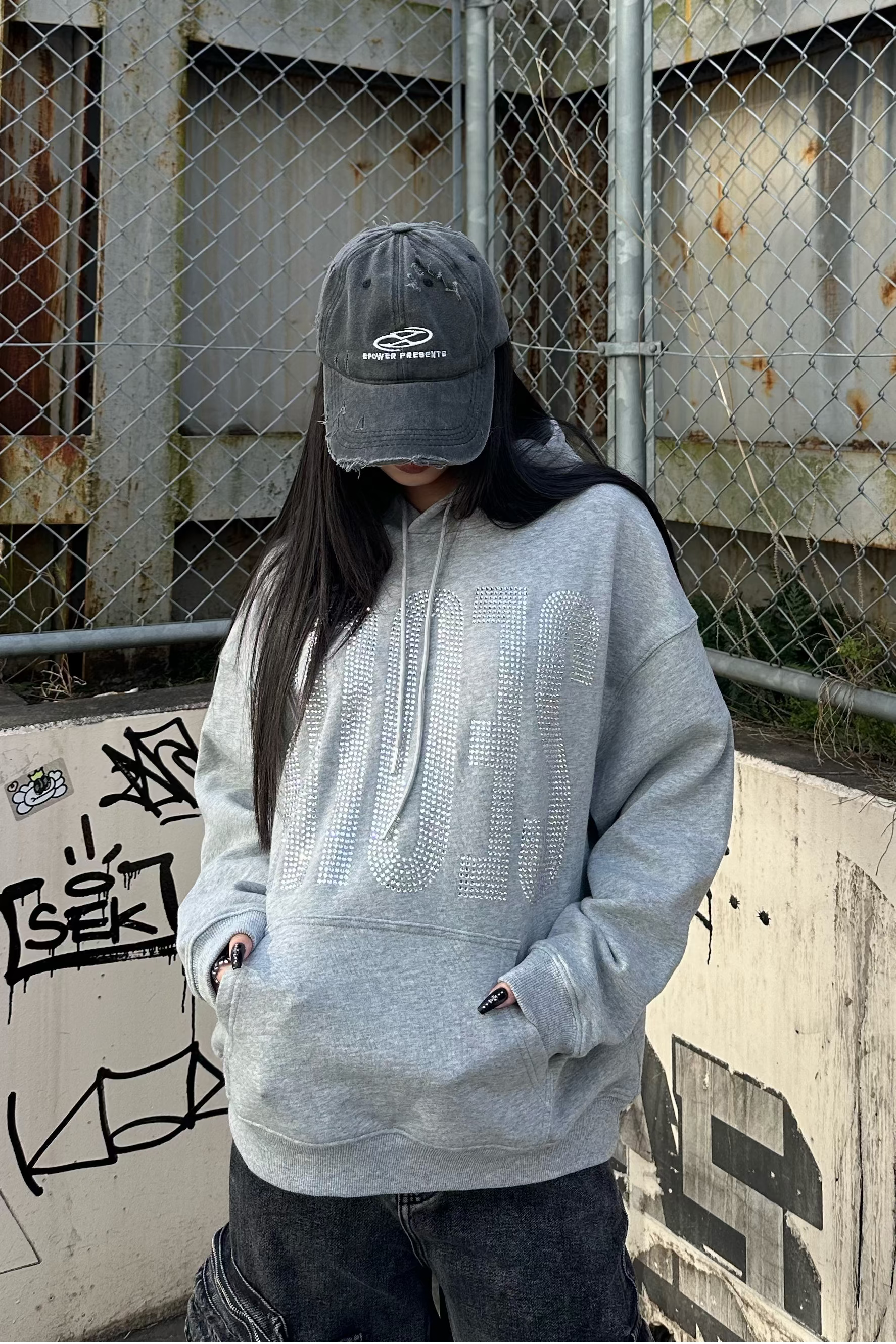 ビッグロゴラインストーンパーカー KSG21183