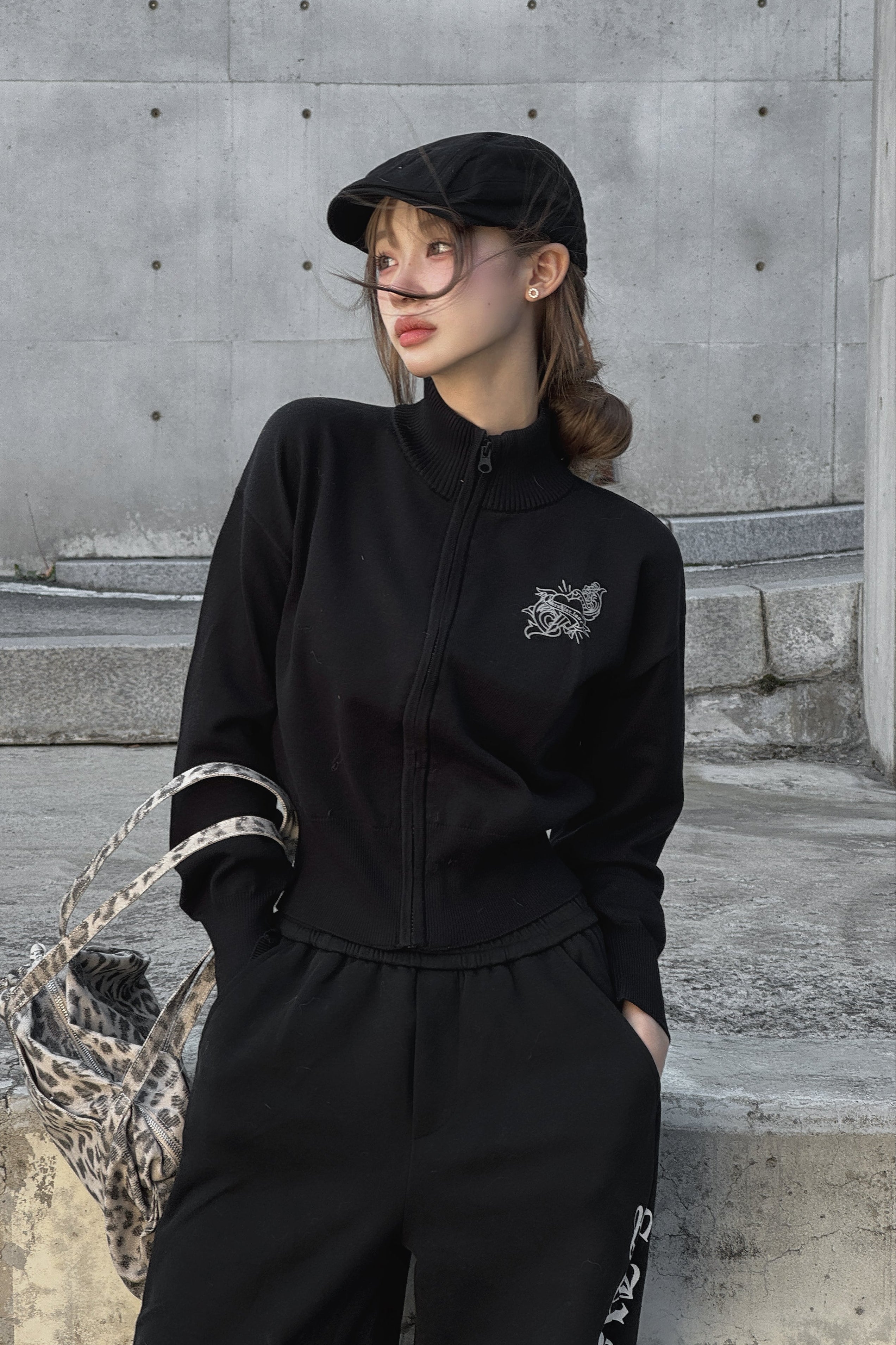 バックレタリングクロップドジップニット KSG21151