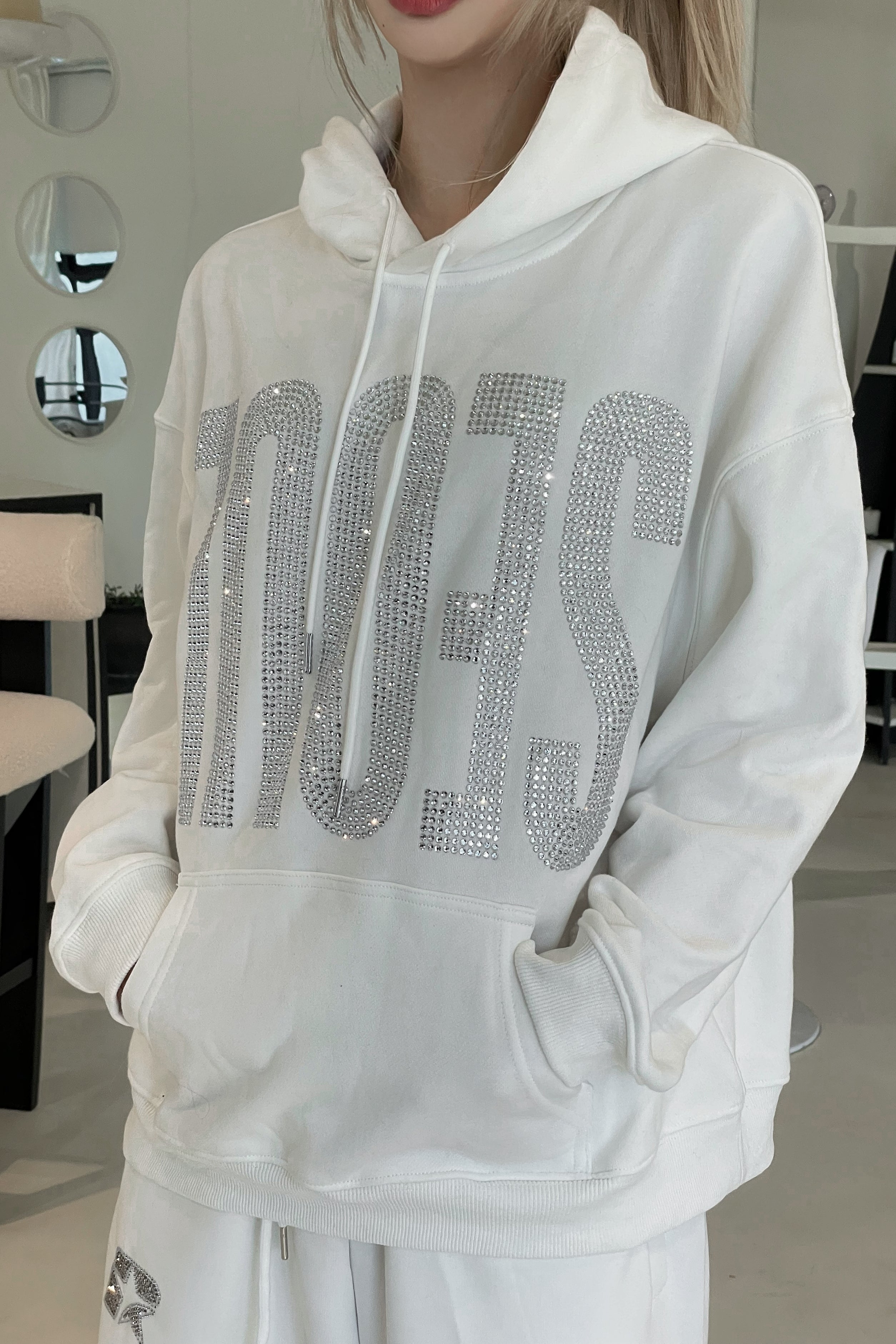 ビッグロゴラインストーンパーカー KSG21183